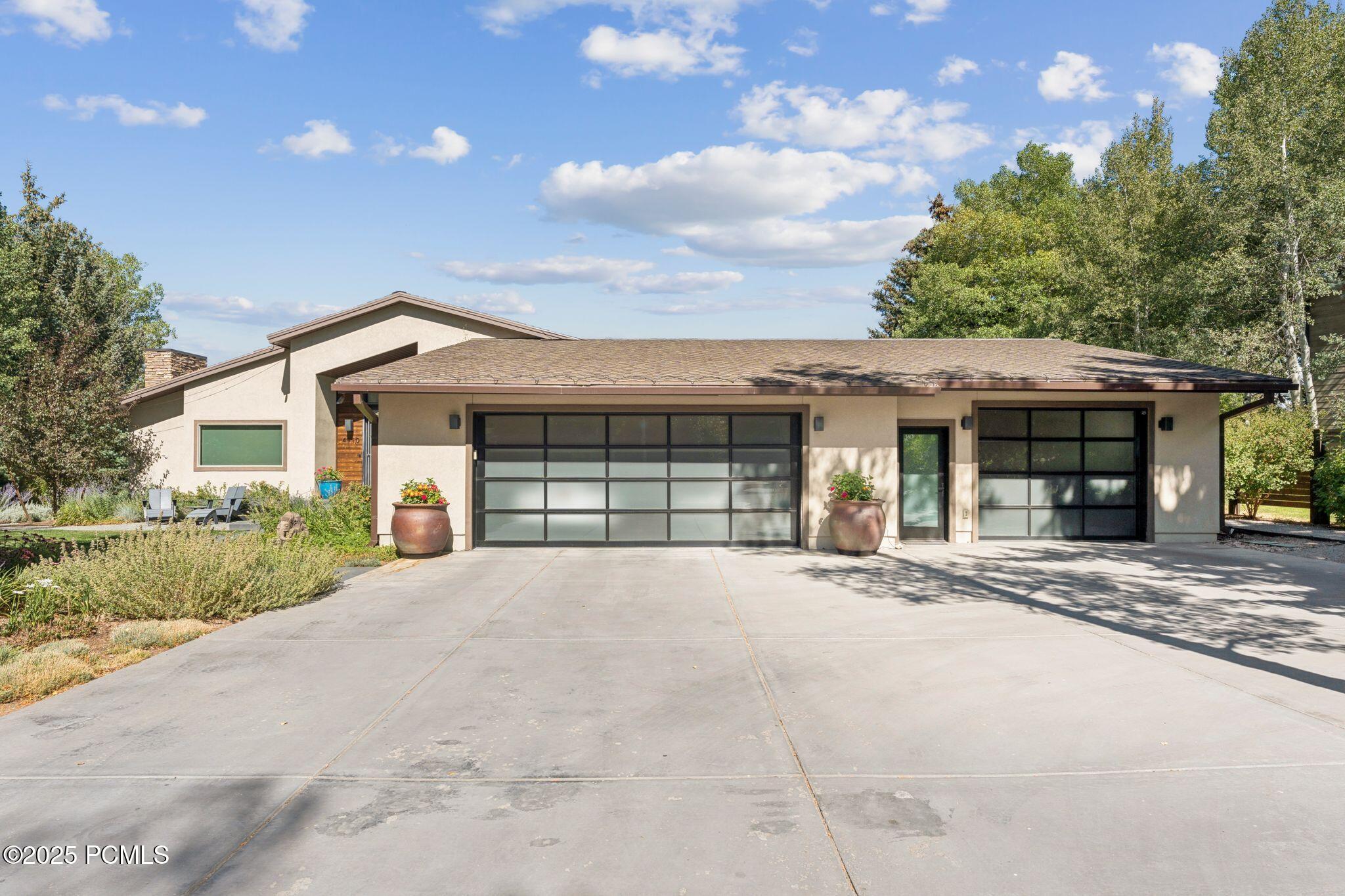 4910 E Meadows Drive