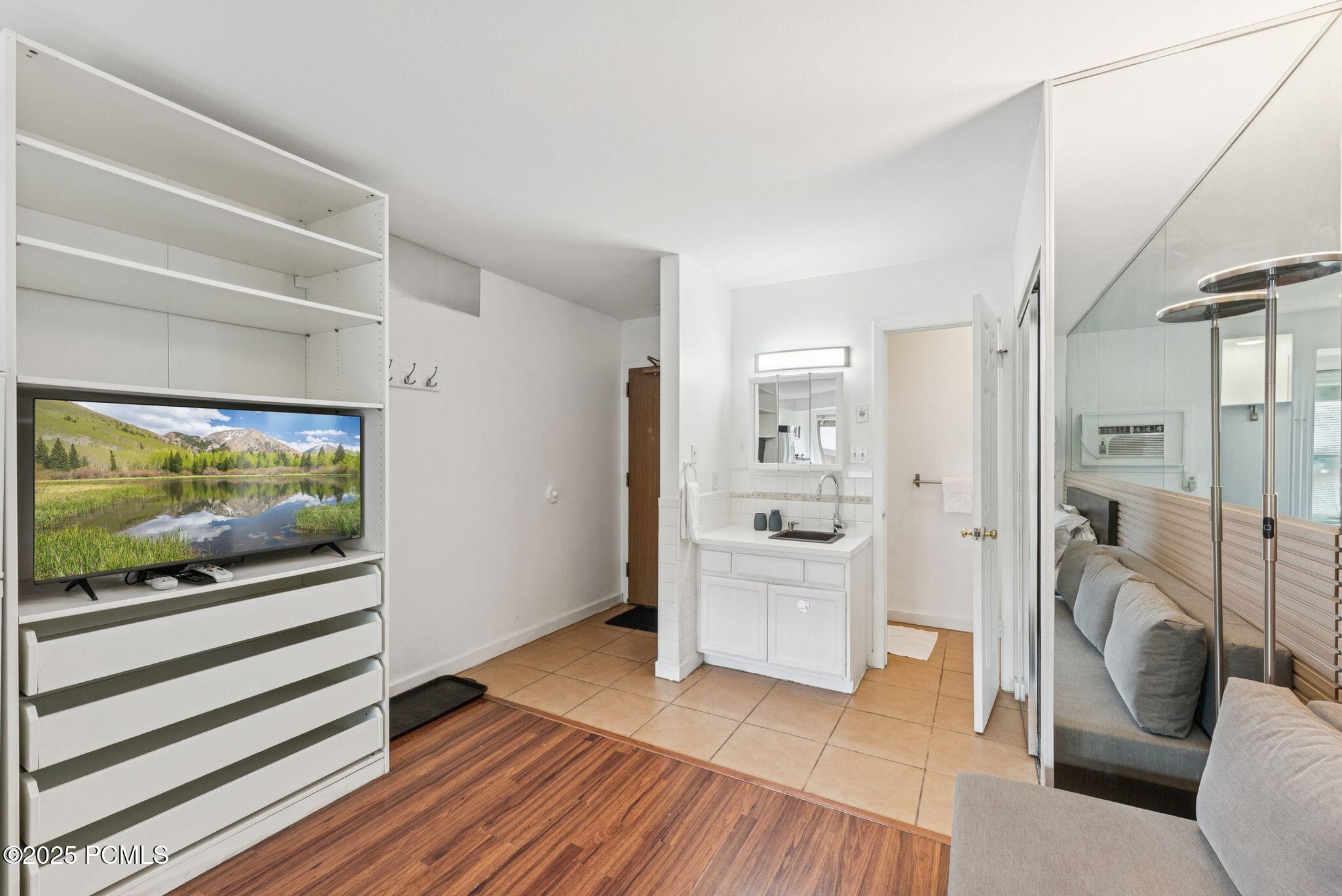 2015 Prospector Avenue, 129