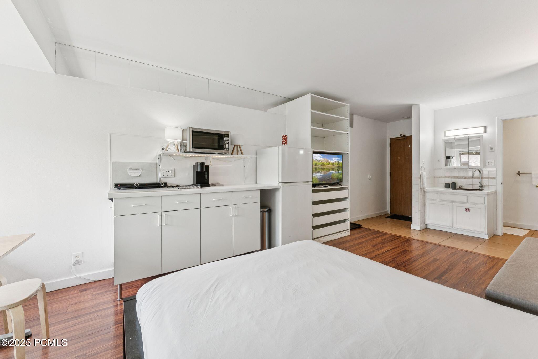 2015 Prospector Avenue, 129