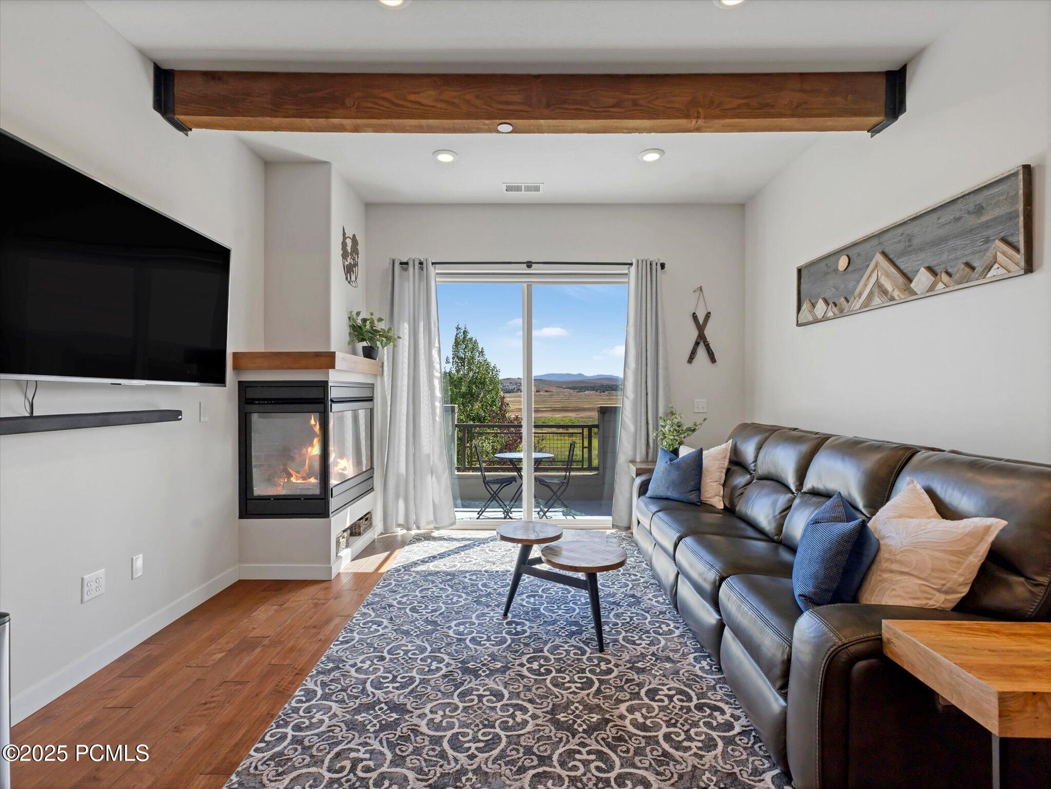 6169 Park Lane South, 44