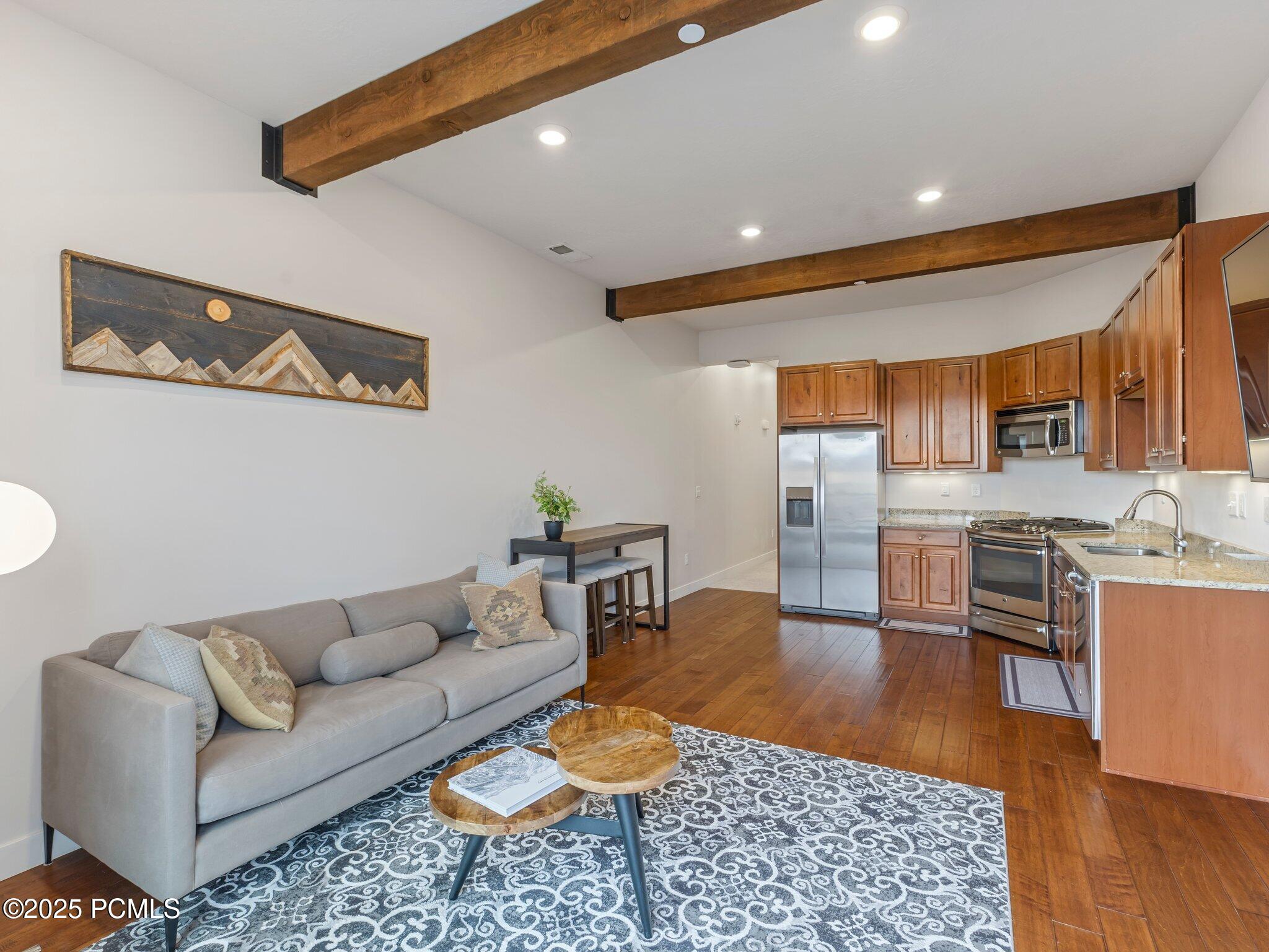 6169 Park Lane South, 44