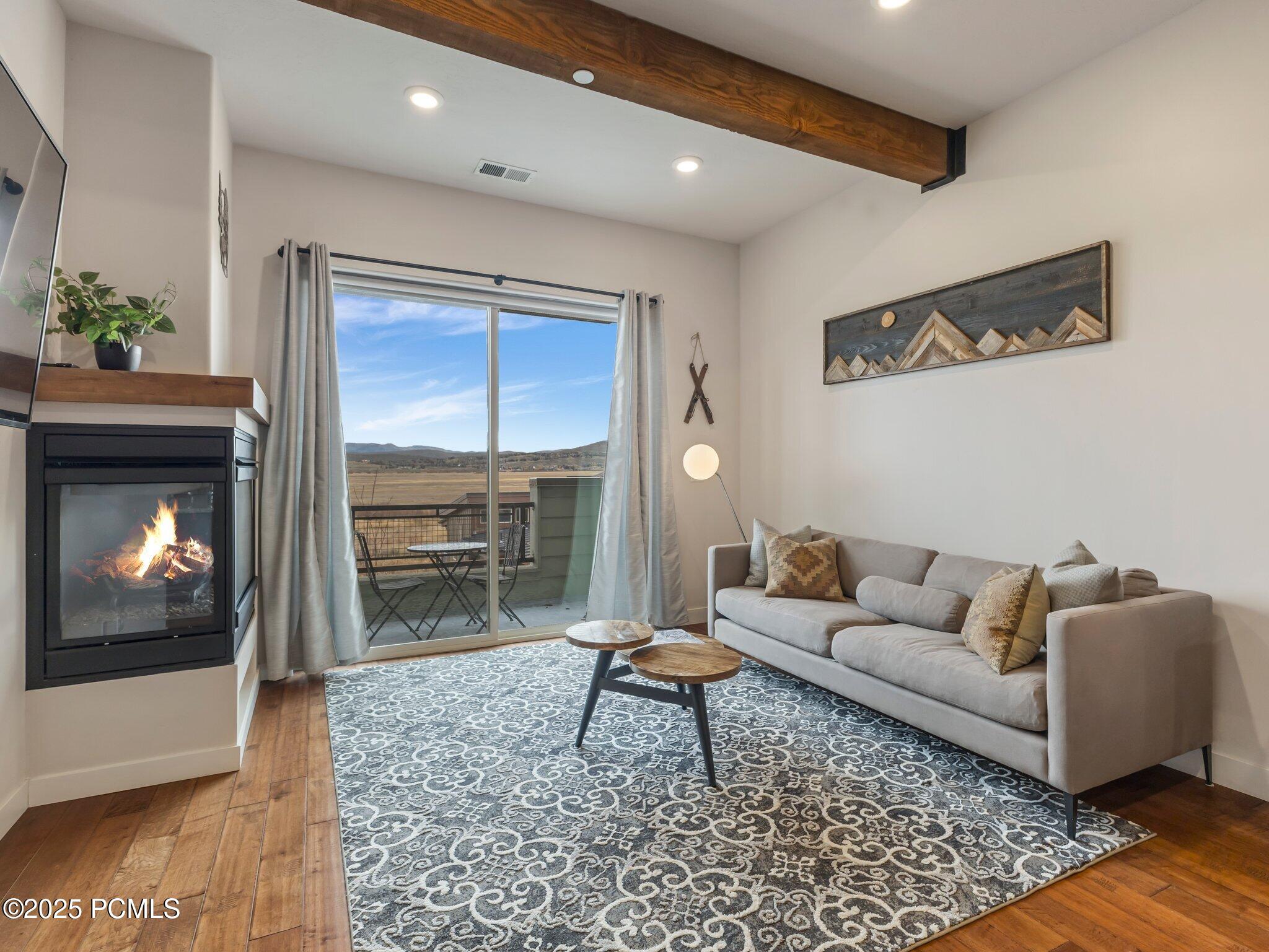 6169 Park Lane South, 44