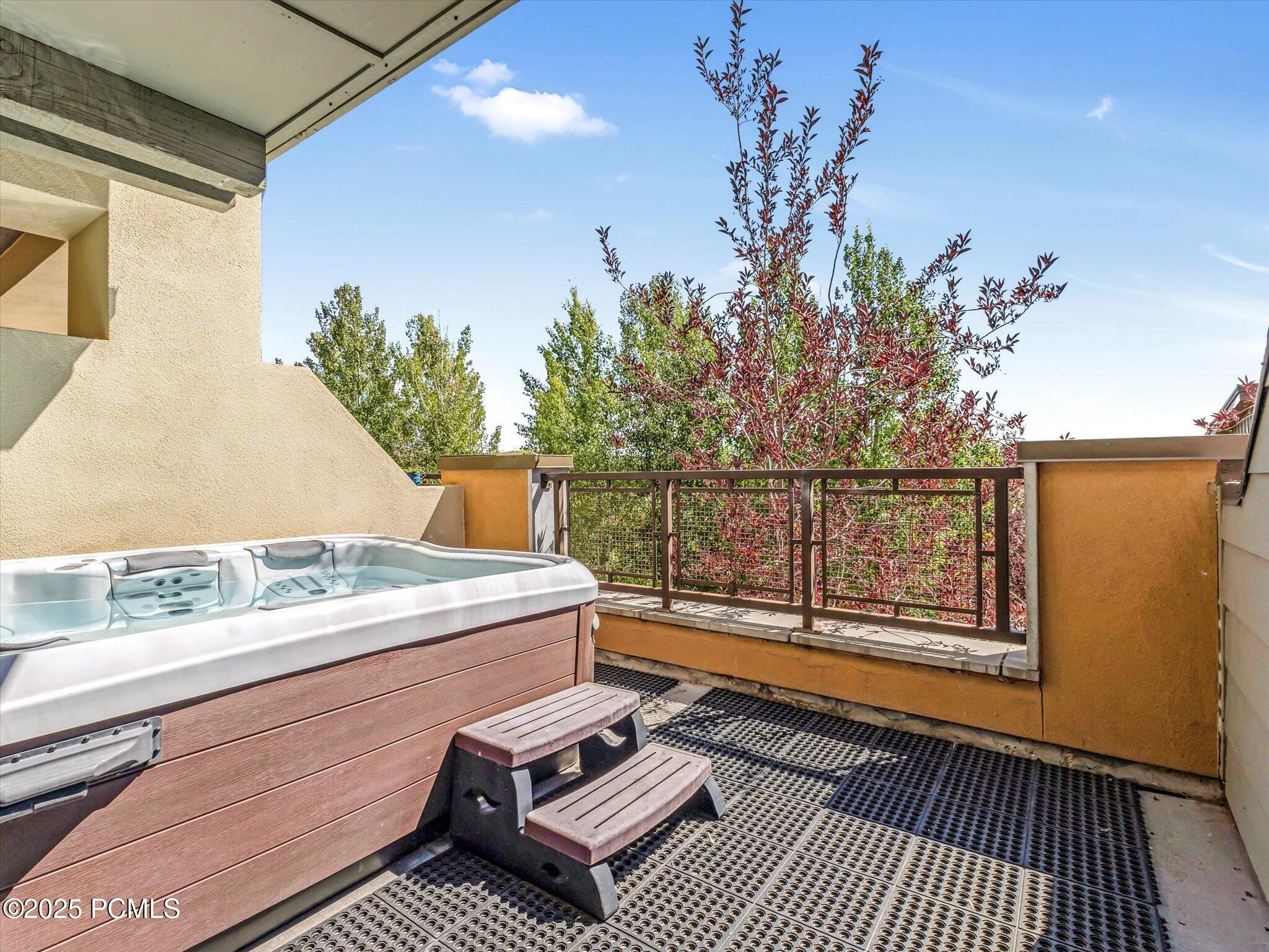 6169 Park Lane South, 44