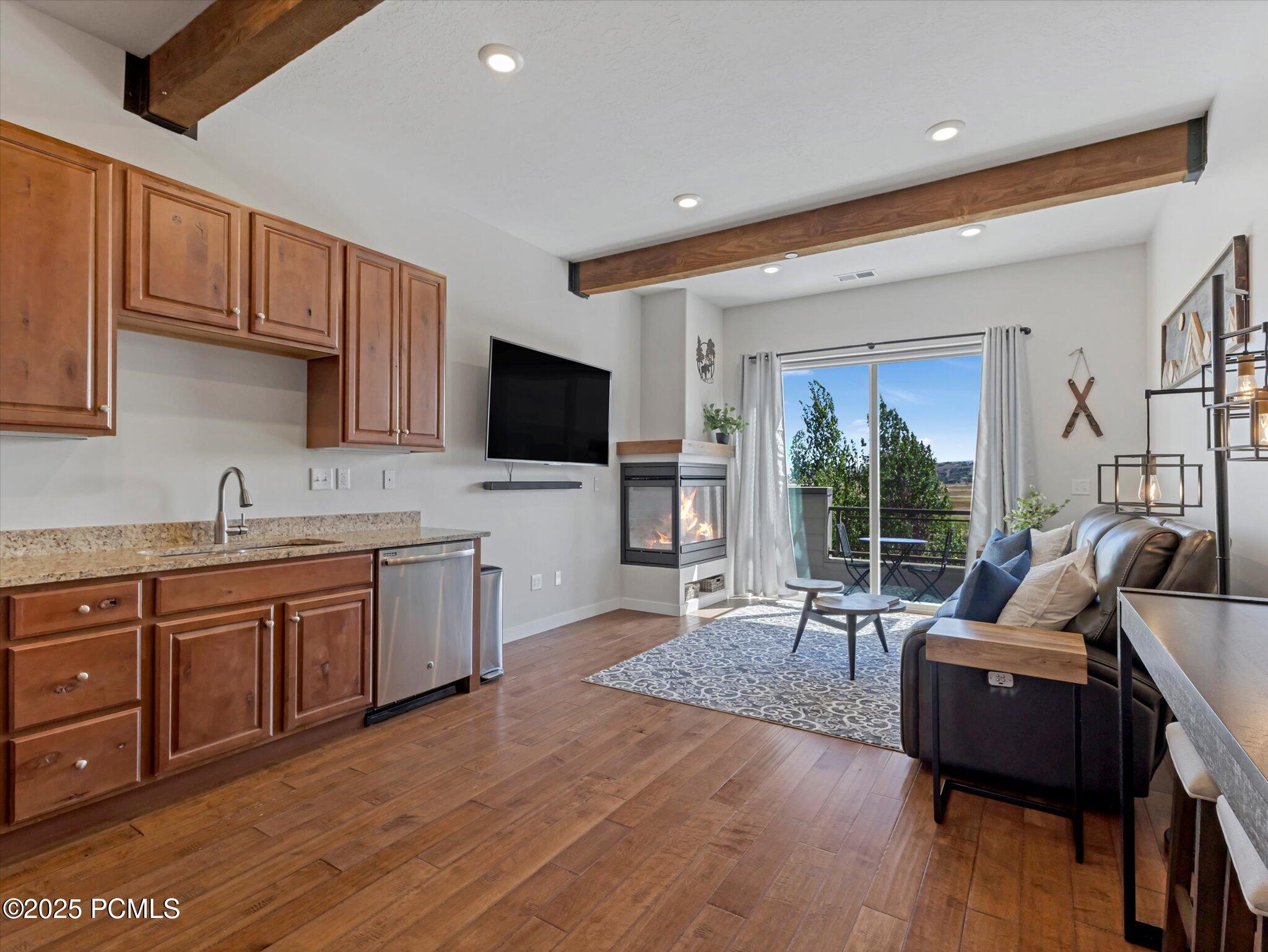 6169 Park Lane South, 44
