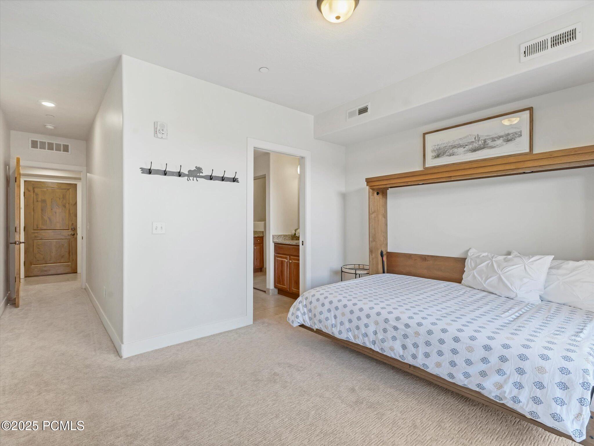 6169 Park Lane South, 44
