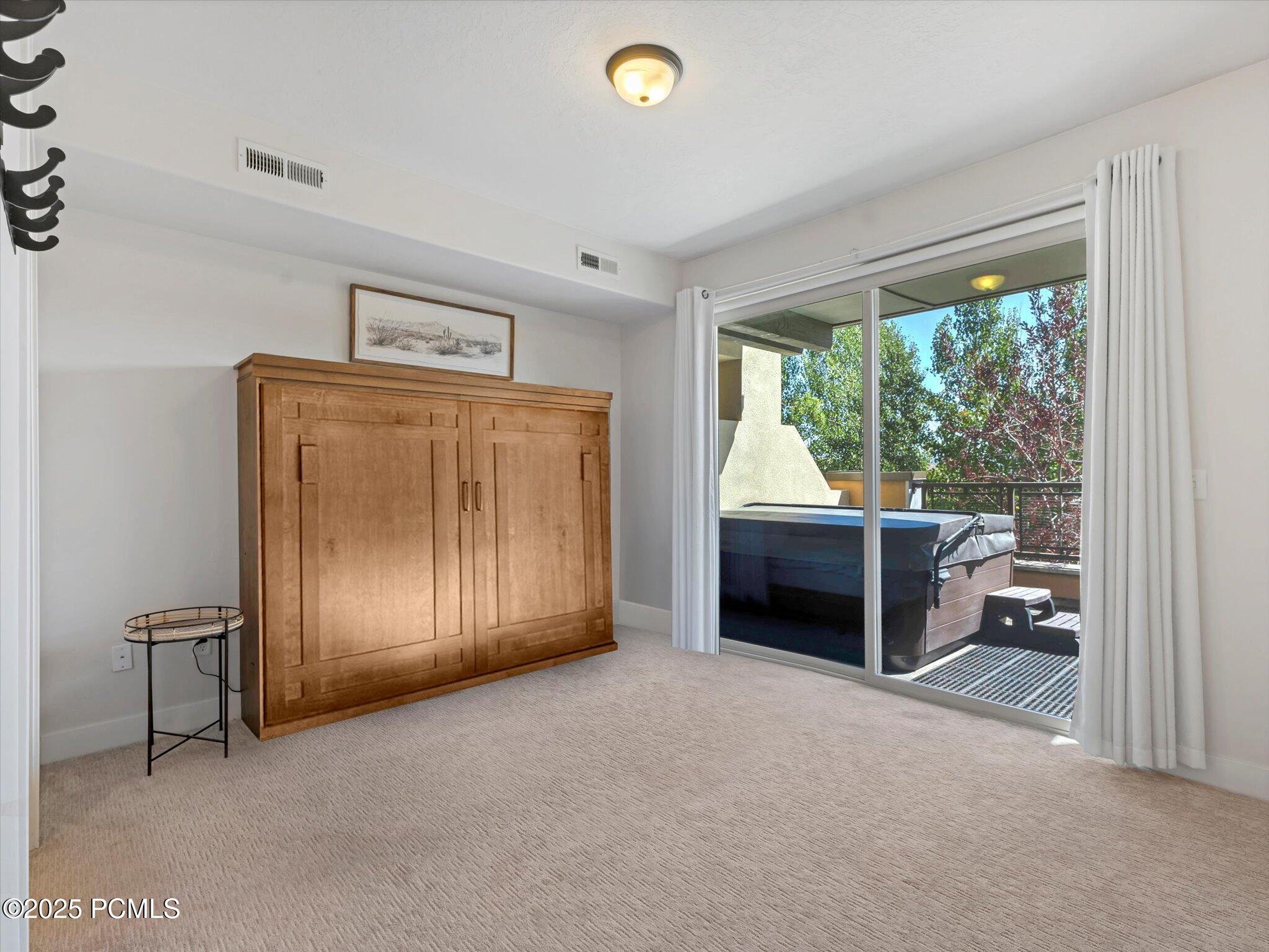 6169 Park Lane South, 44