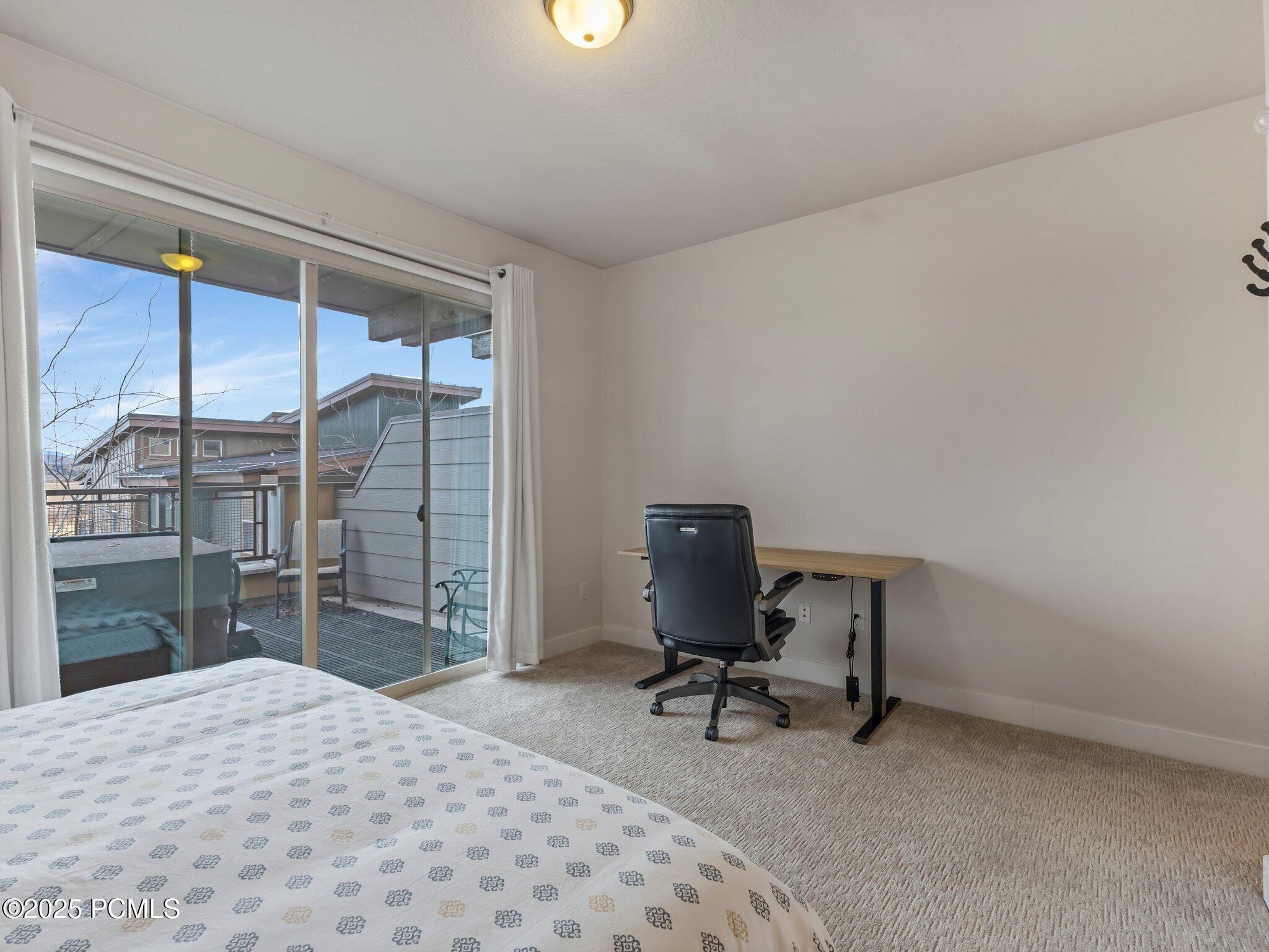 6169 Park Lane South, 44