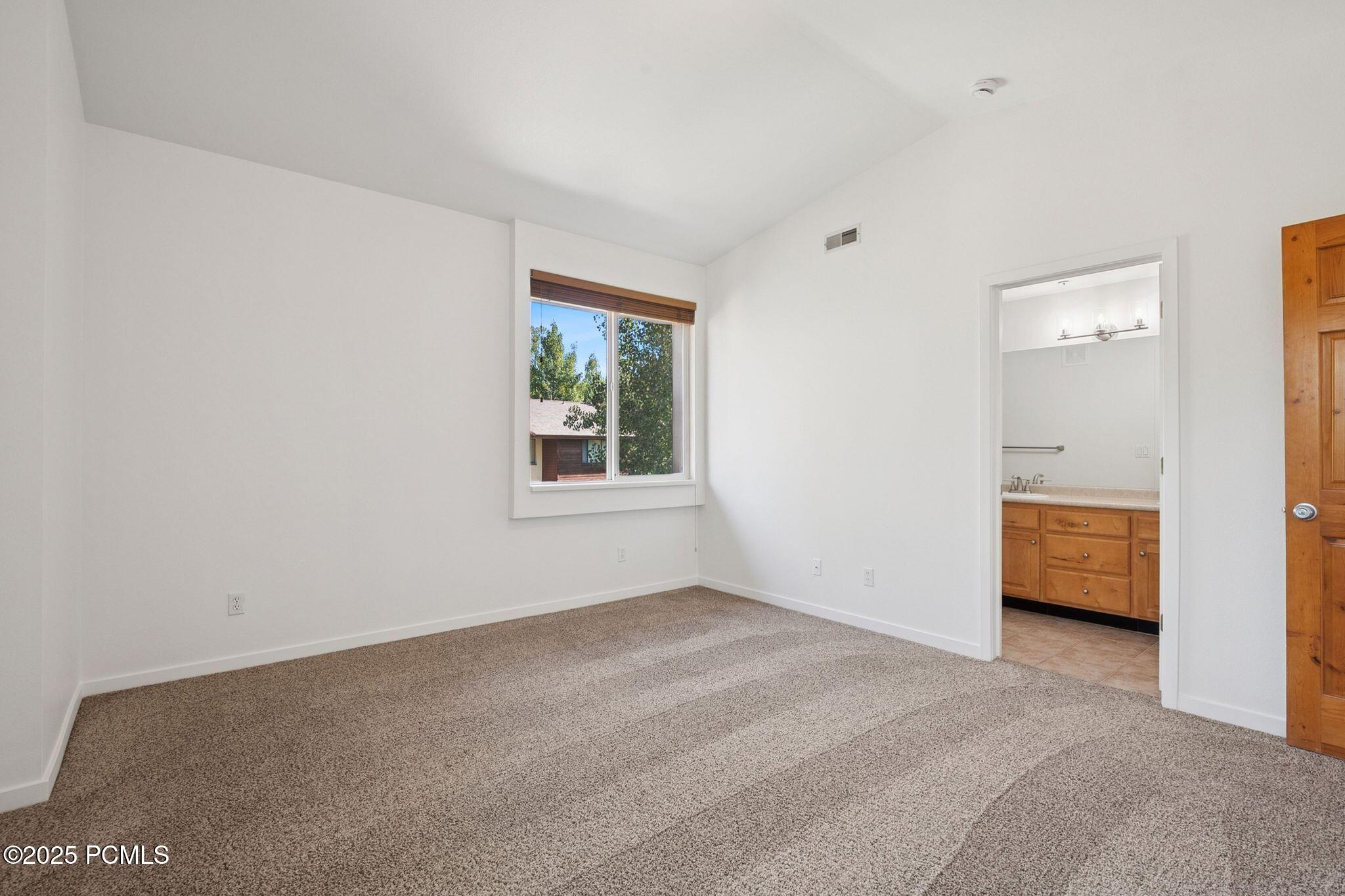 1600 W Pinebrook Boulevard, Apt G5