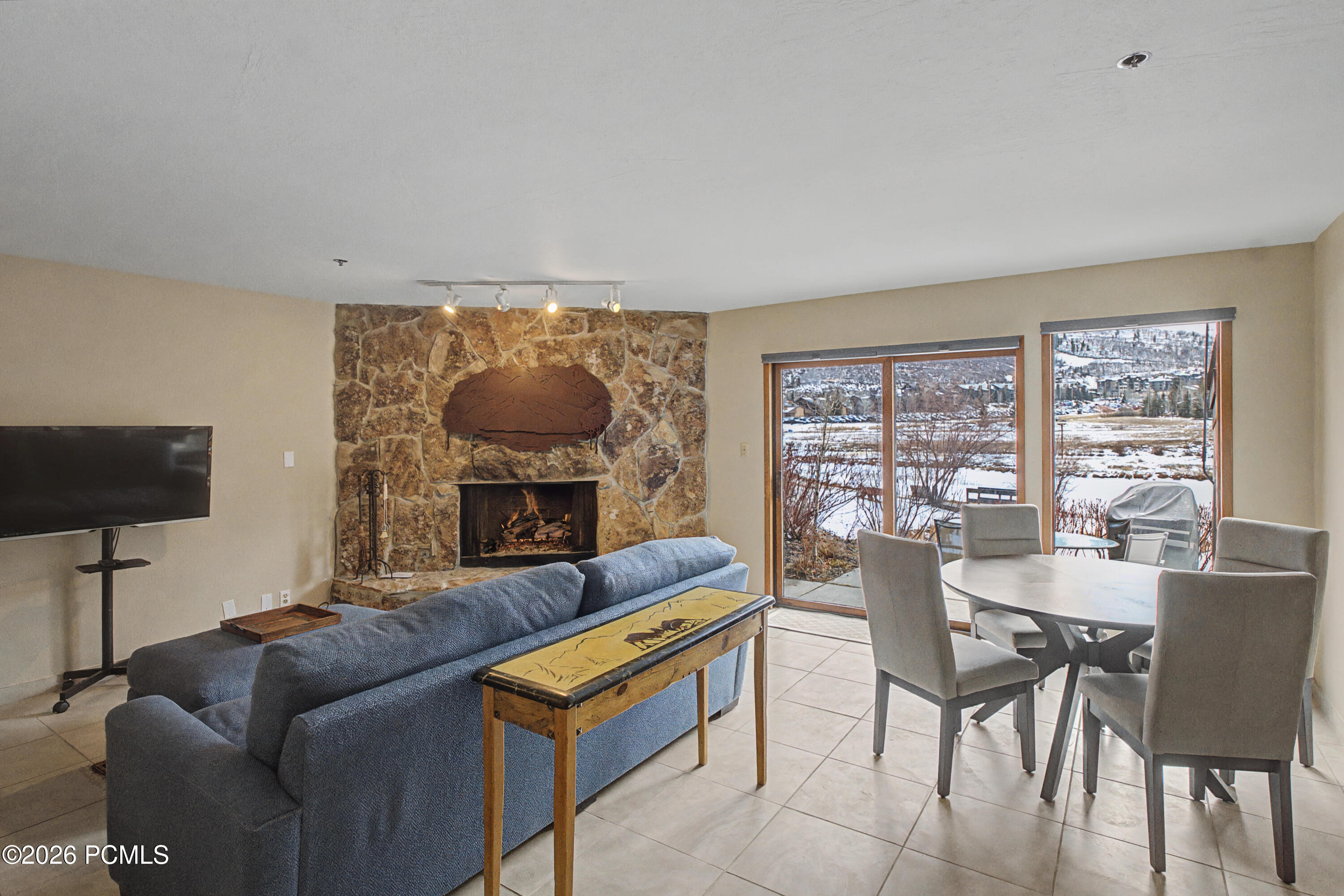 1574 N Deer Valley Drive N Drive