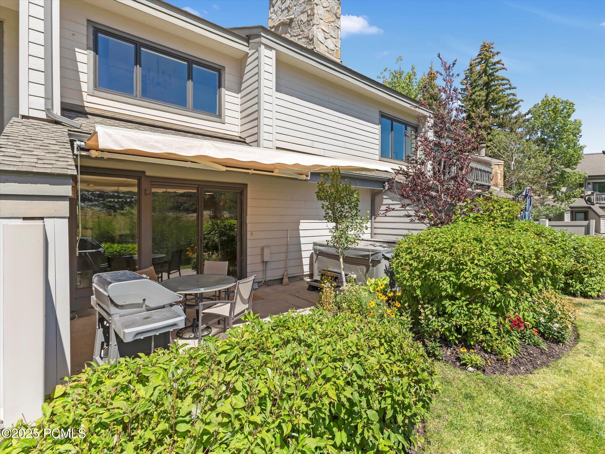 1574 N Deer Valley Drive N Drive