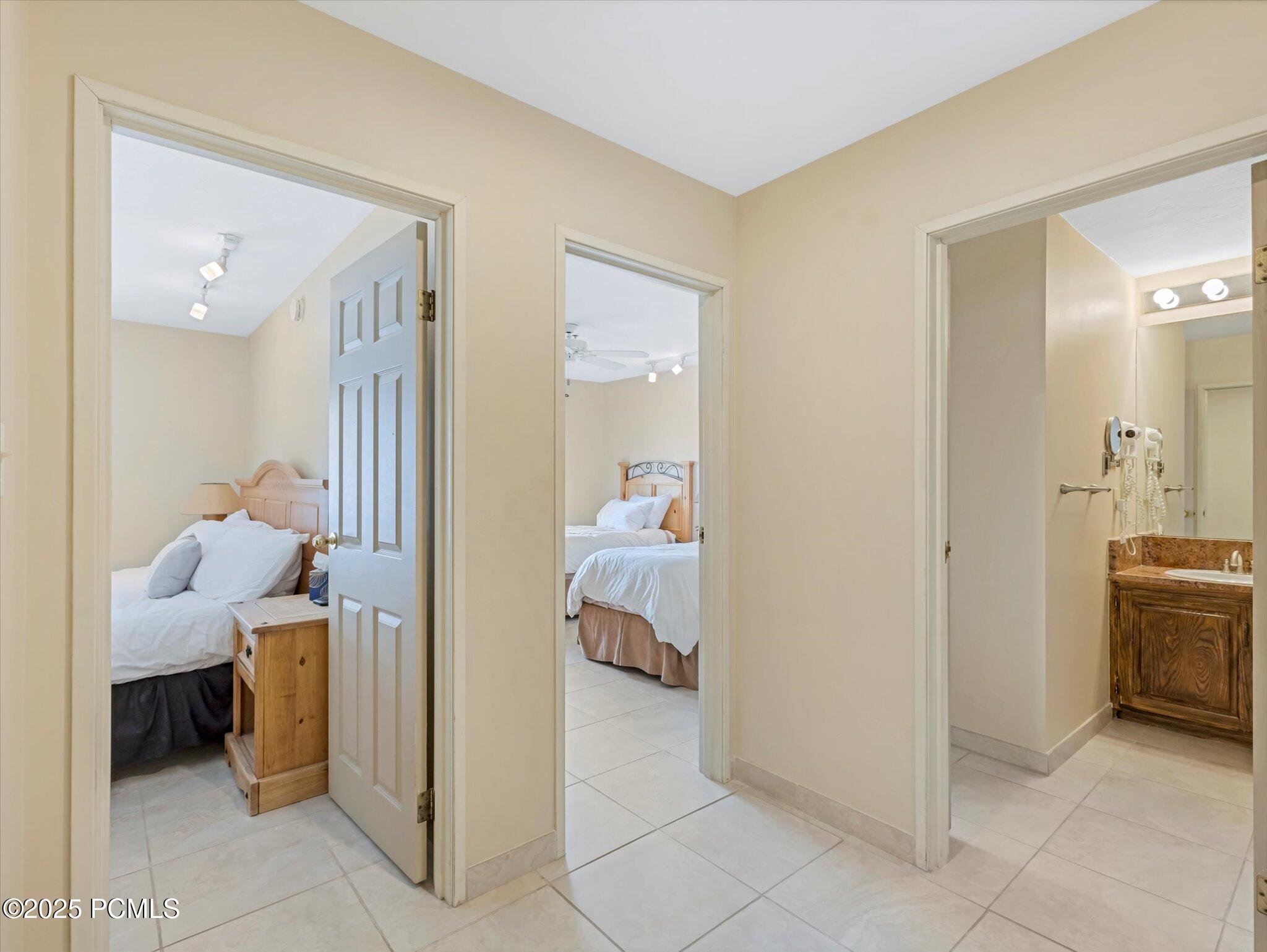 1574 N Deer Valley Drive N Drive