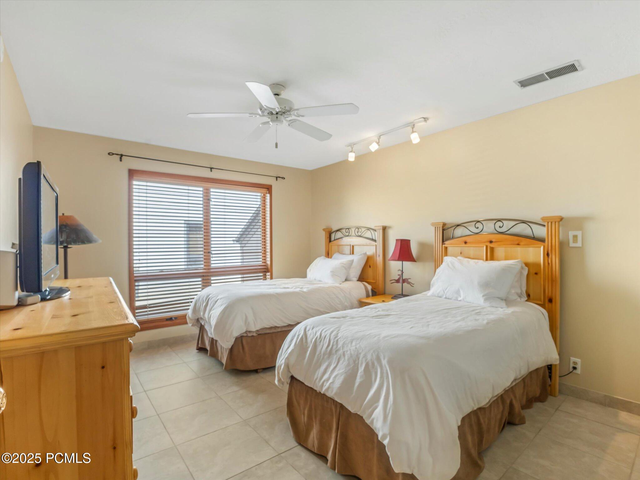 1574 N Deer Valley Drive N Drive