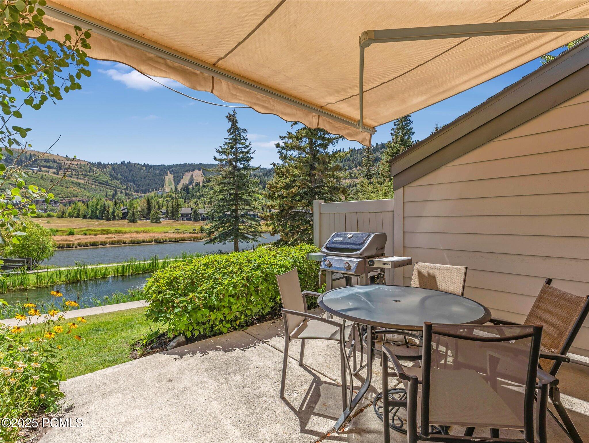 1574 N Deer Valley Drive N Drive