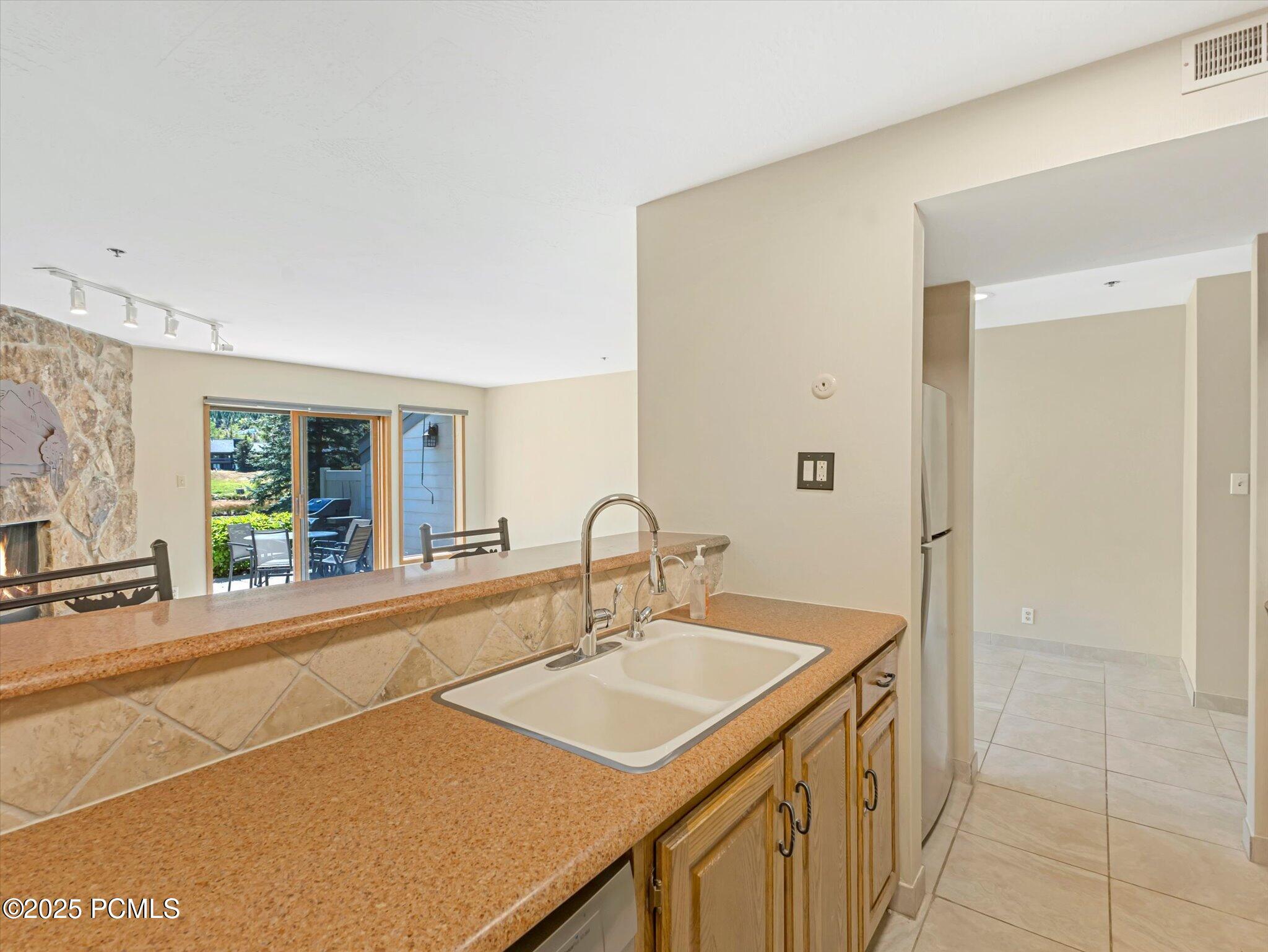 1574 N Deer Valley Drive N Drive