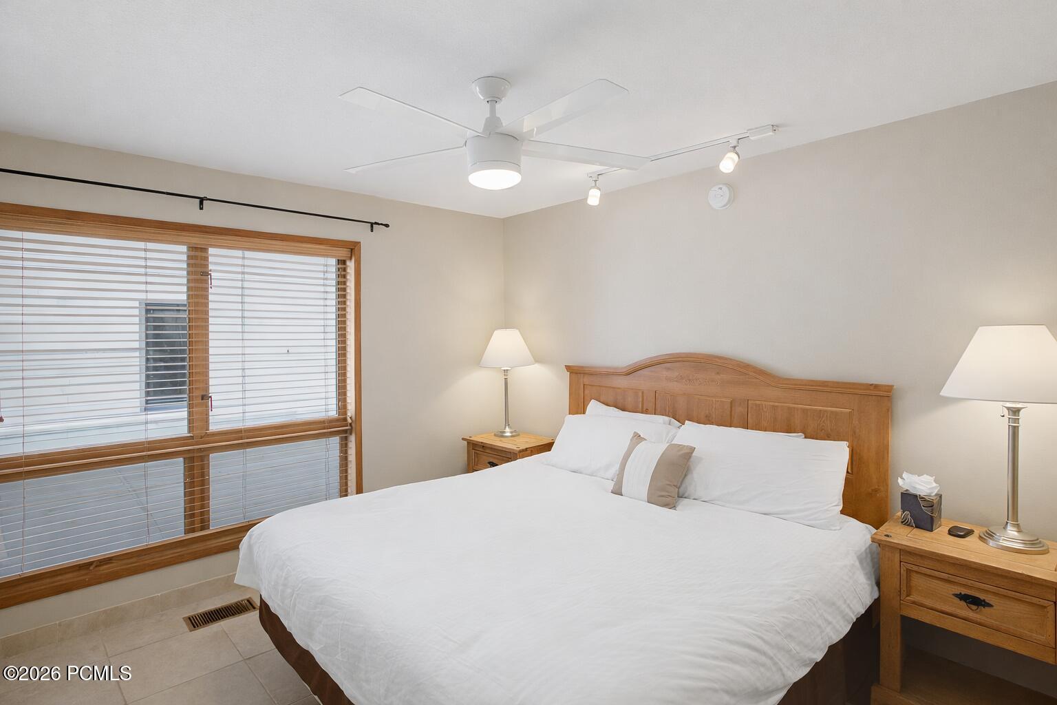 1574 N Deer Valley Drive N Drive