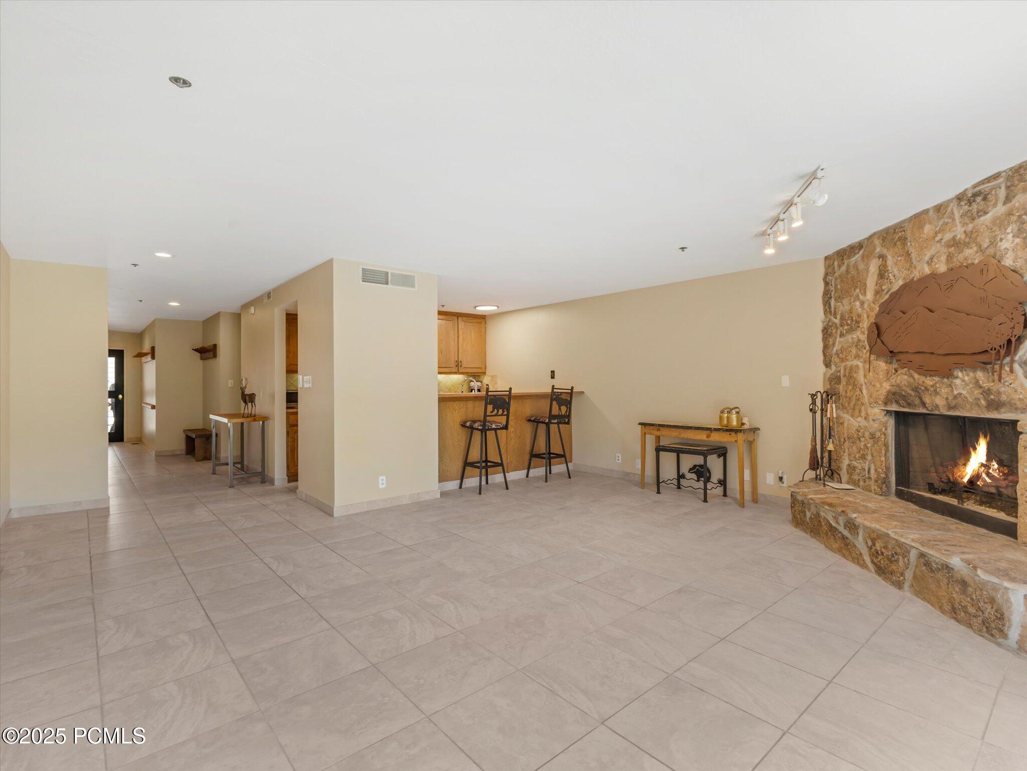 1574 N Deer Valley Drive N Drive