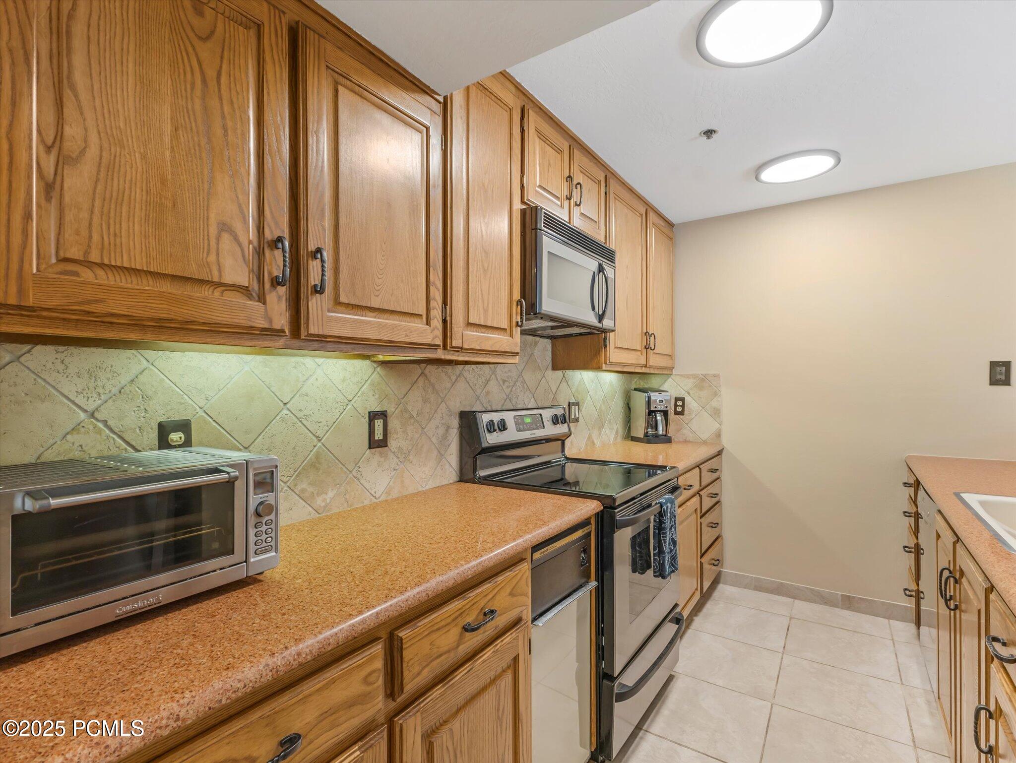 1574 N Deer Valley Drive N Drive