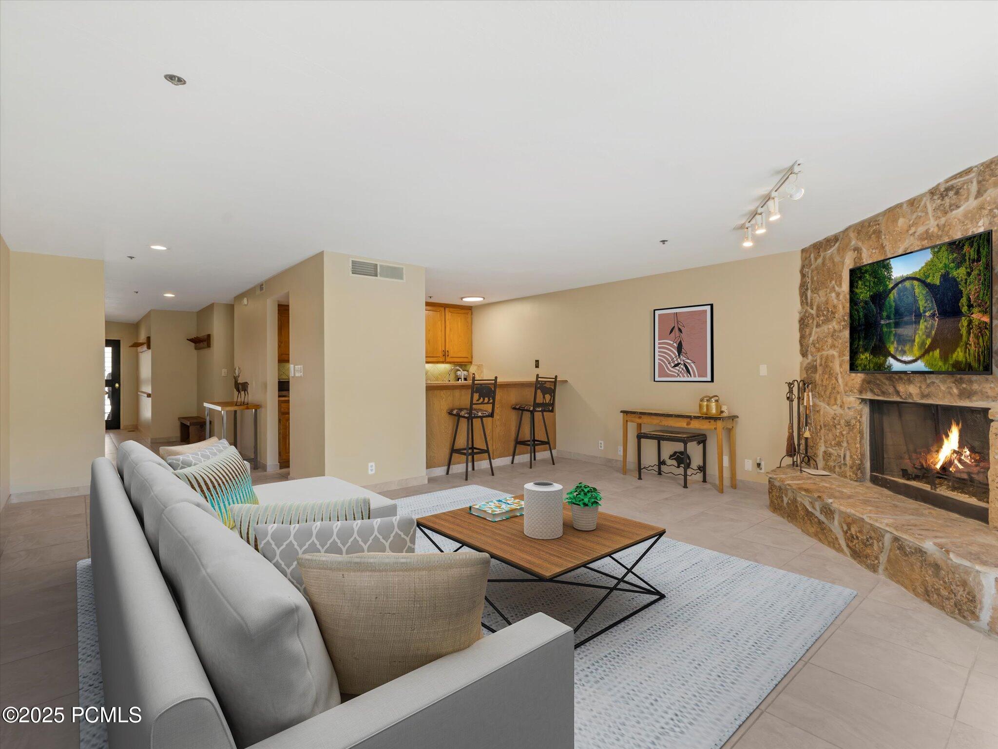 1574 N Deer Valley Drive N Drive