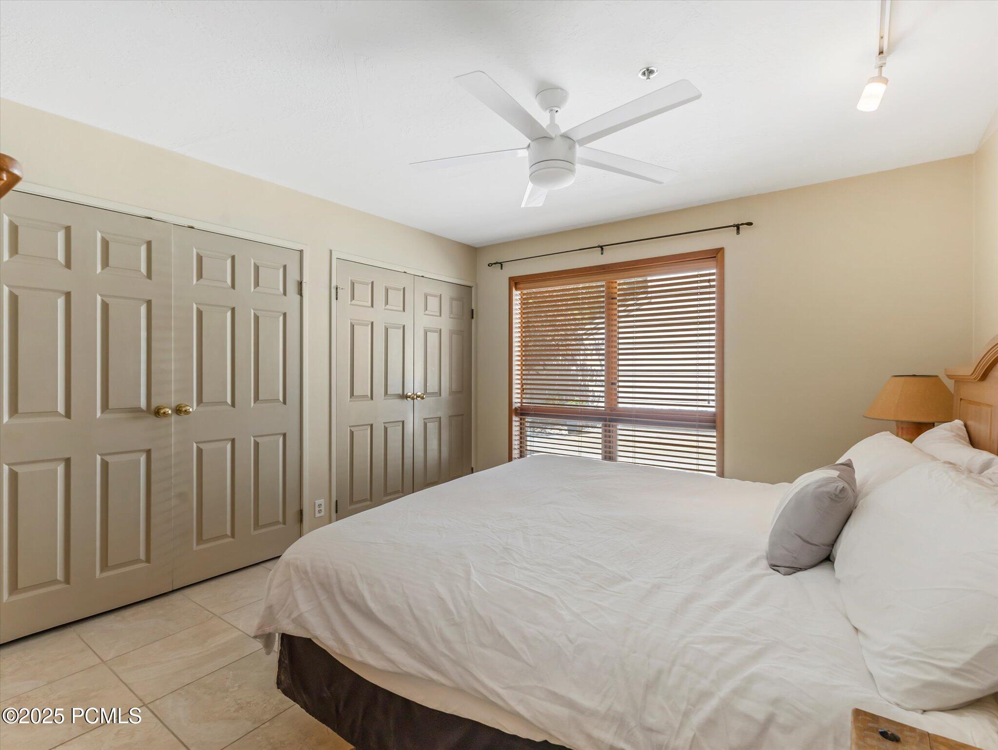 1574 N Deer Valley Drive N Drive