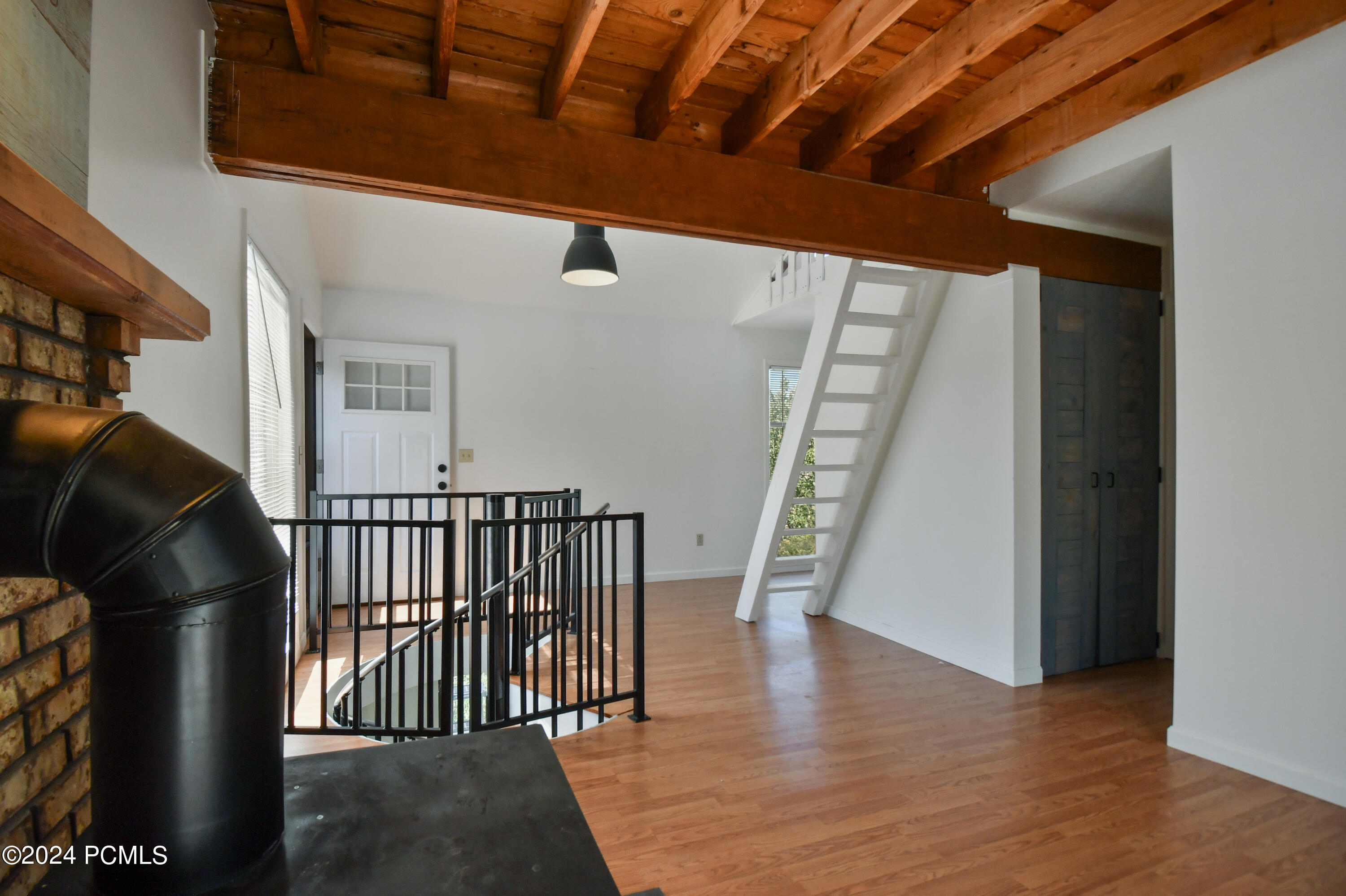 4553 W Balsam