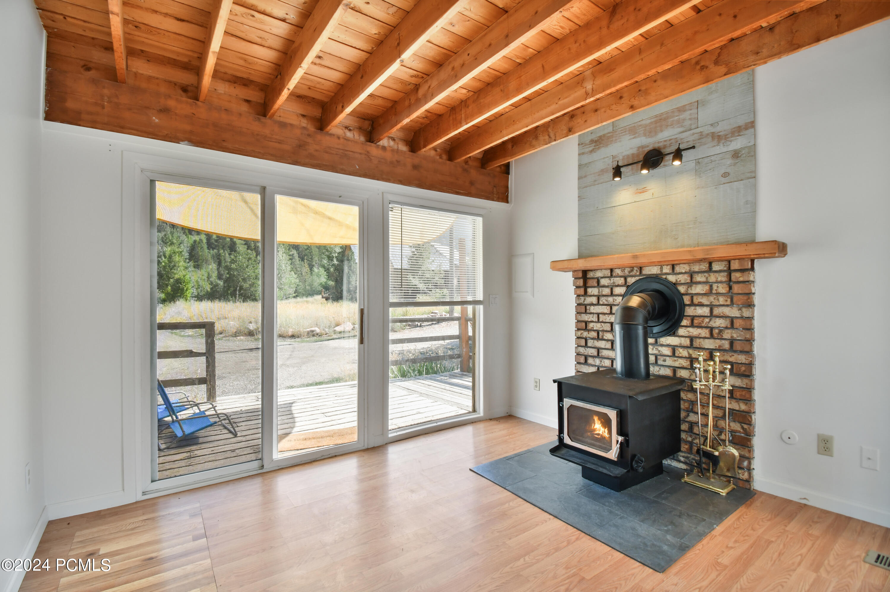 4553 W Balsam