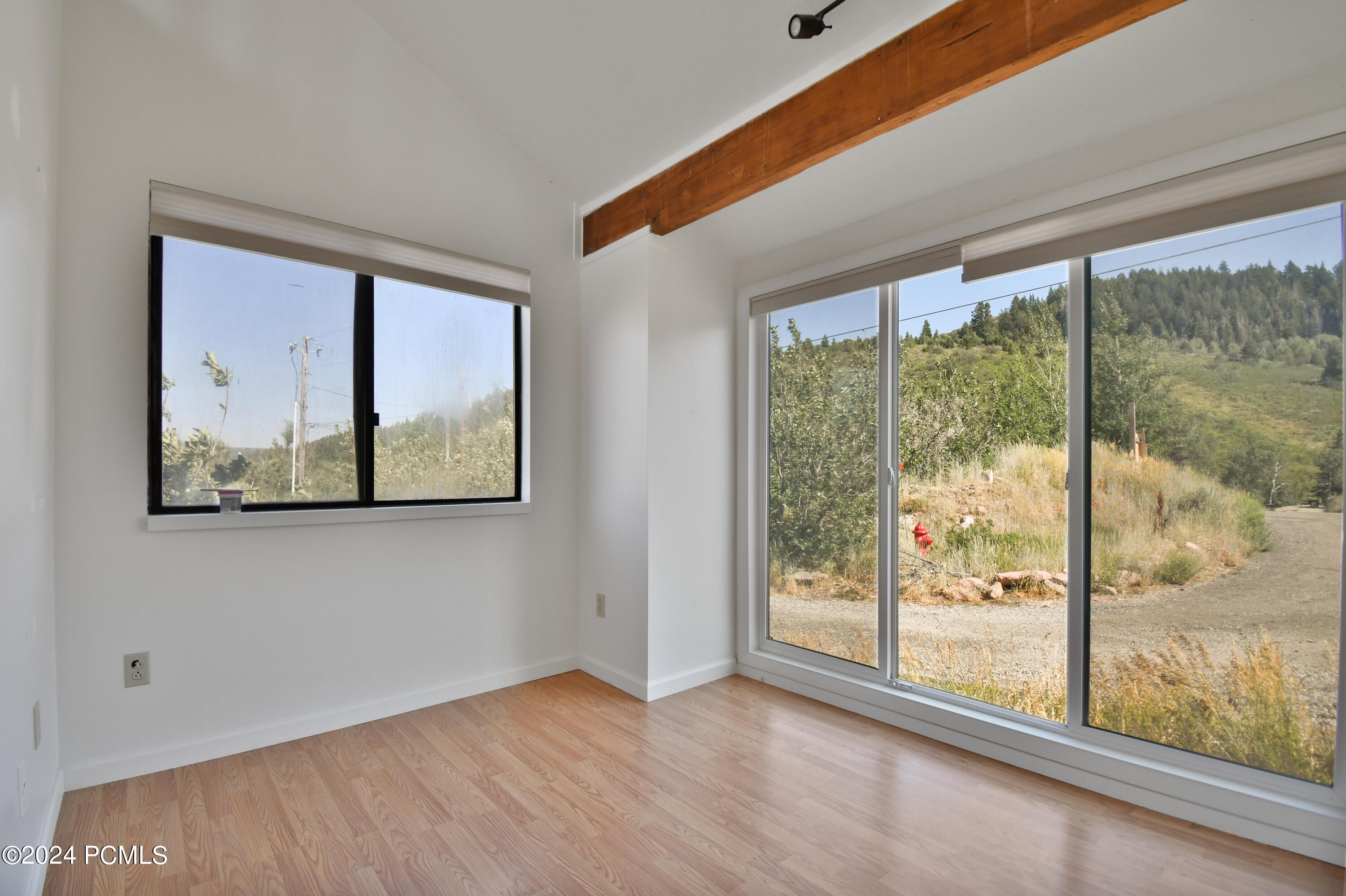 4553 W Balsam