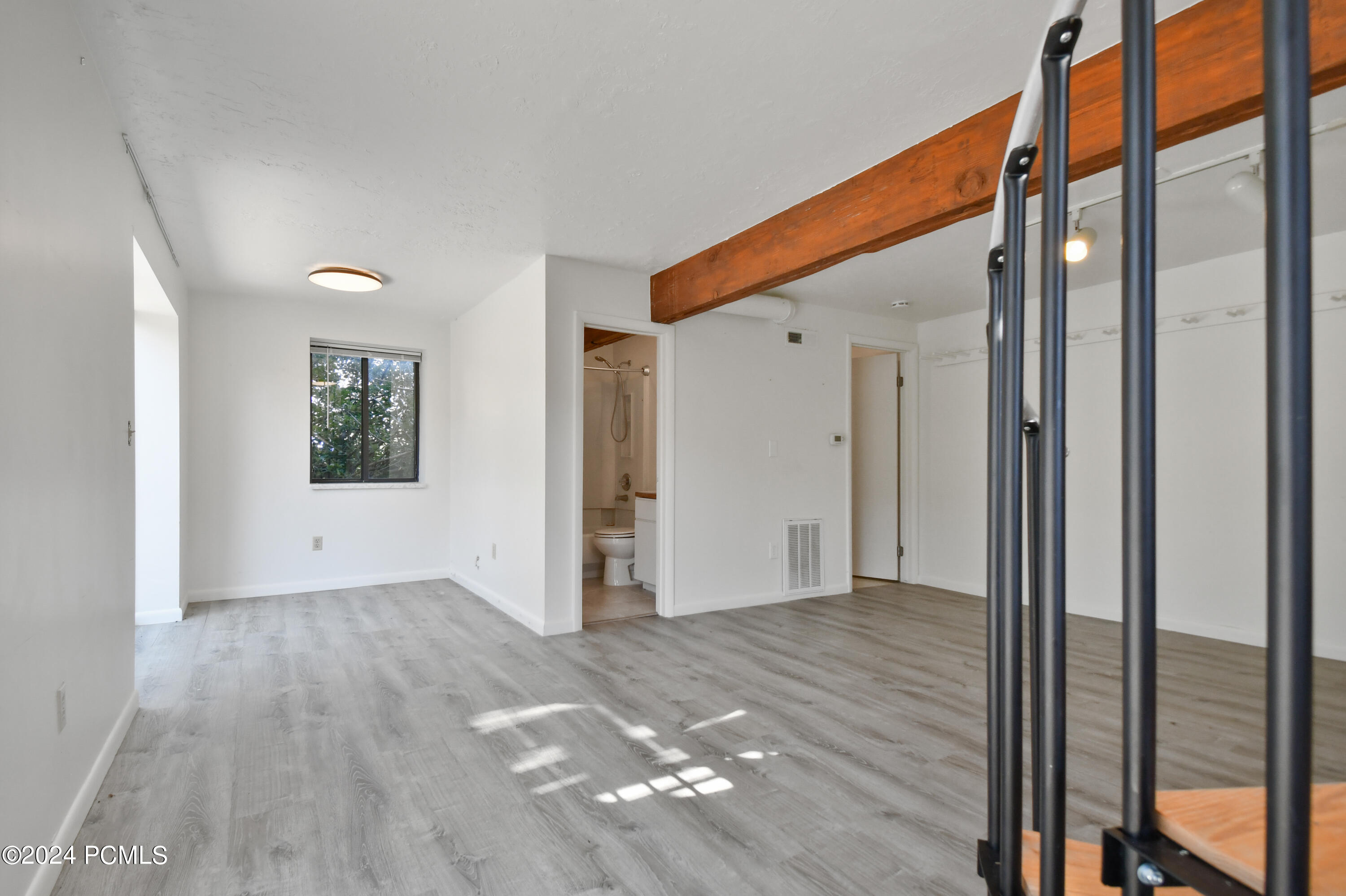 4553 W Balsam