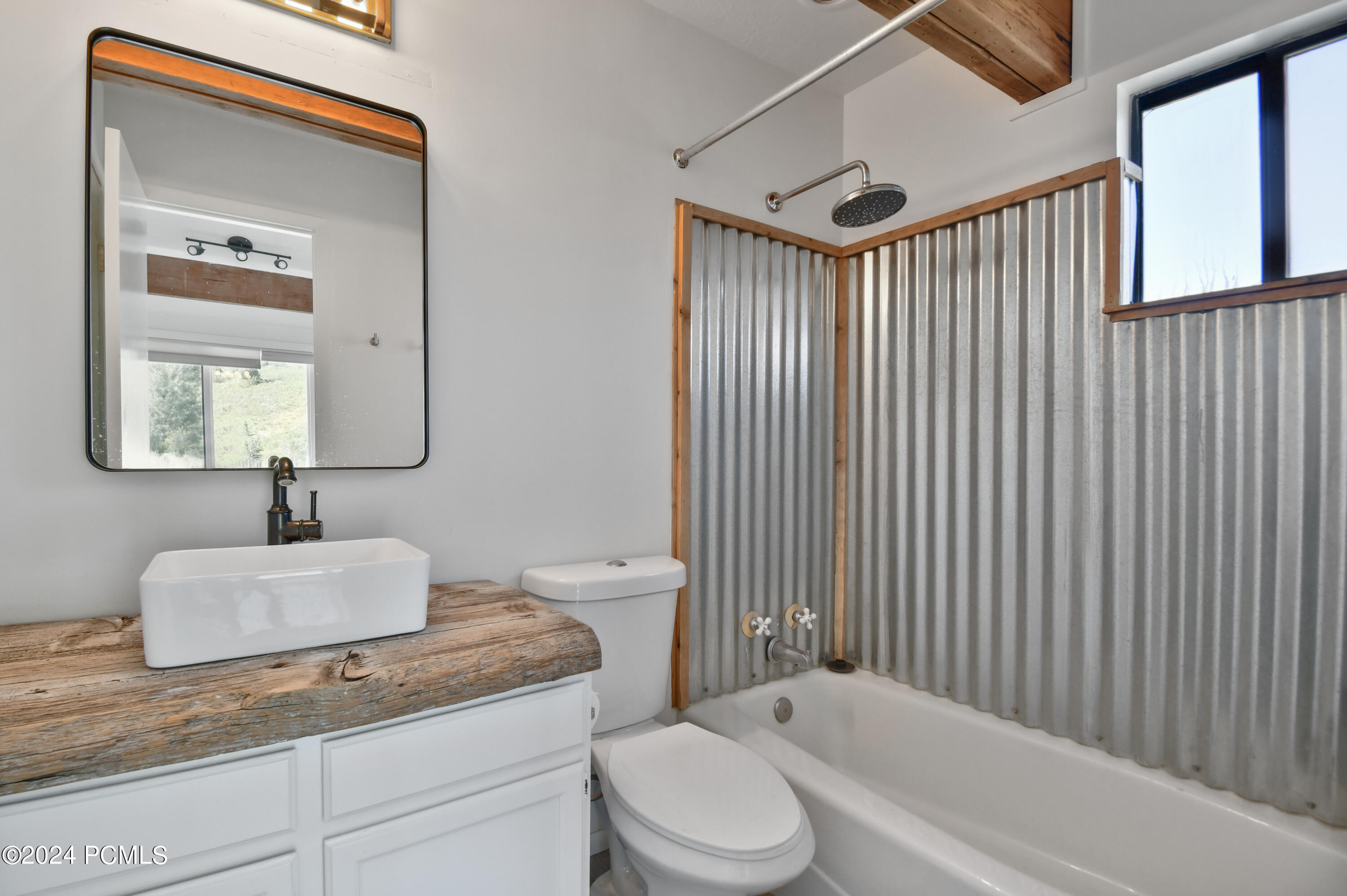 4553 W Balsam