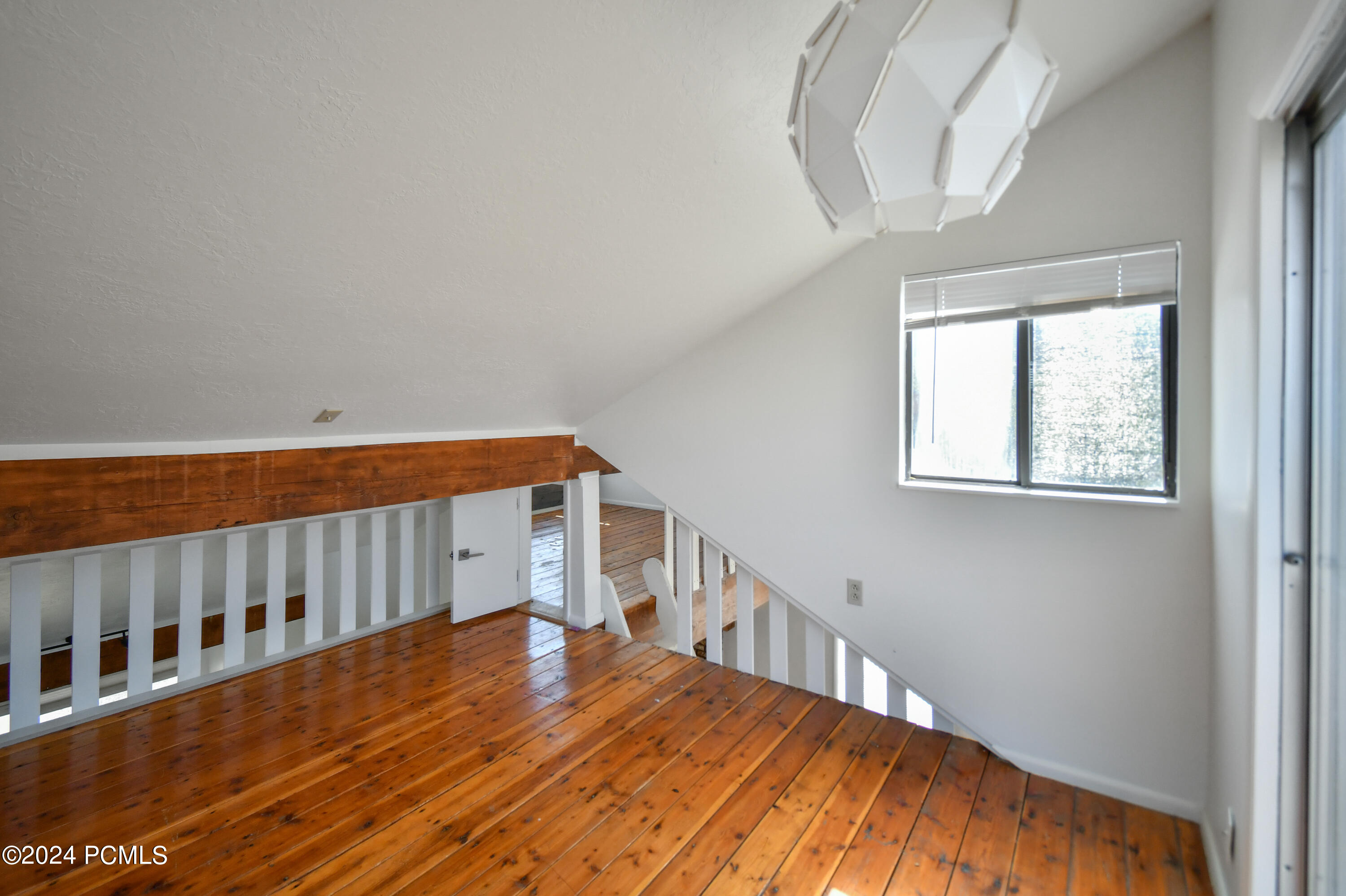 4553 W Balsam