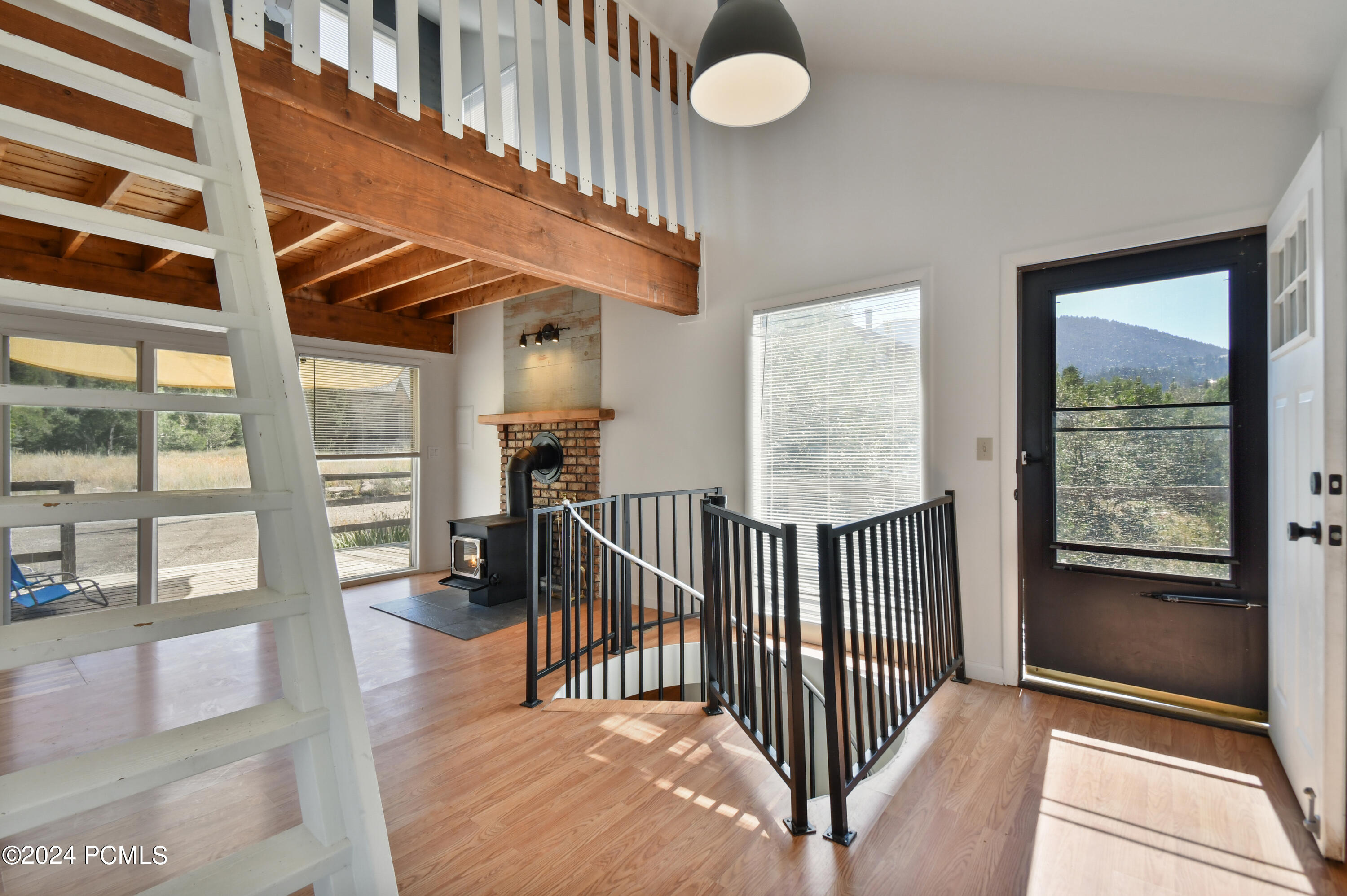 4553 W Balsam