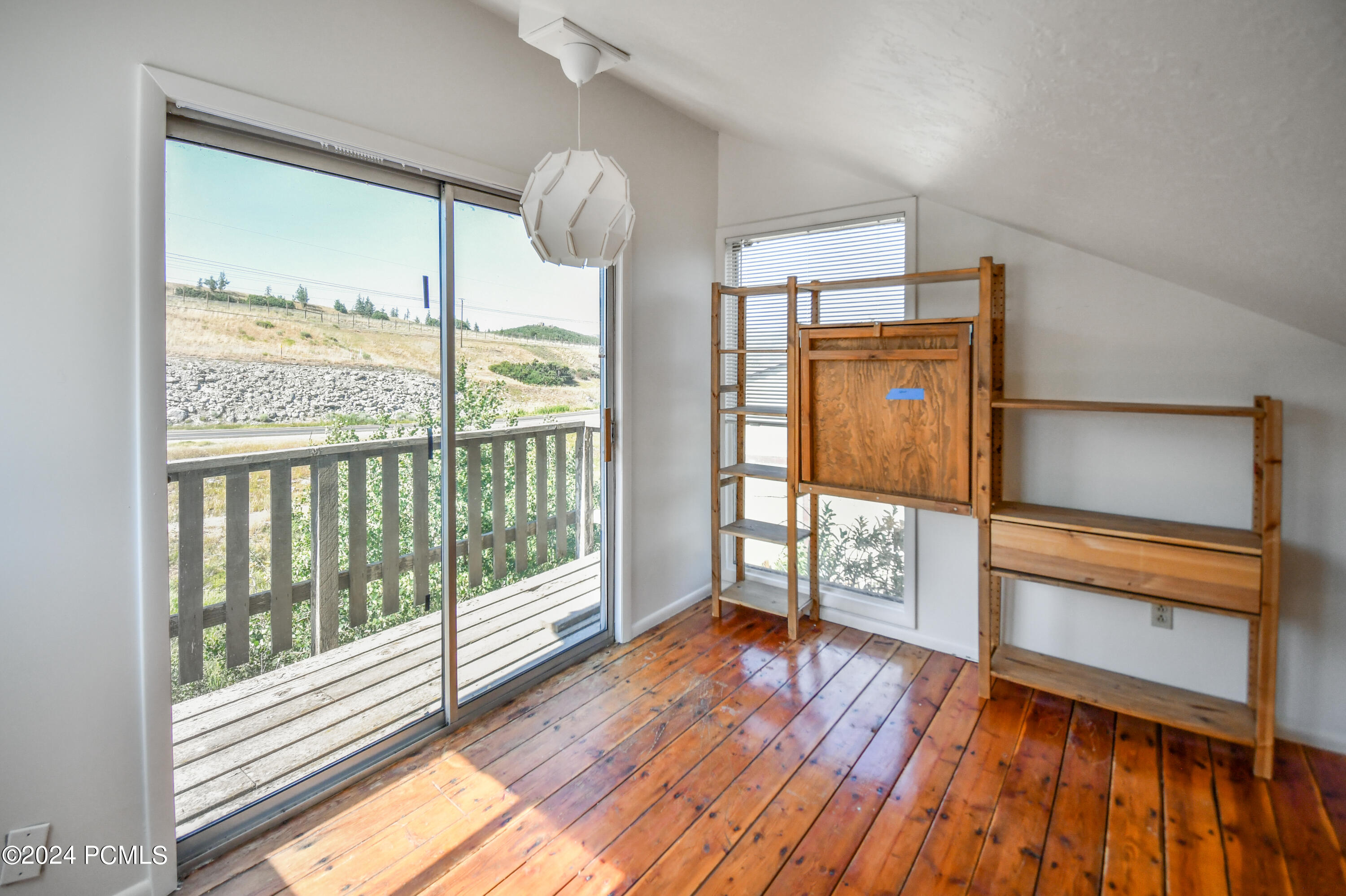 4553 W Balsam