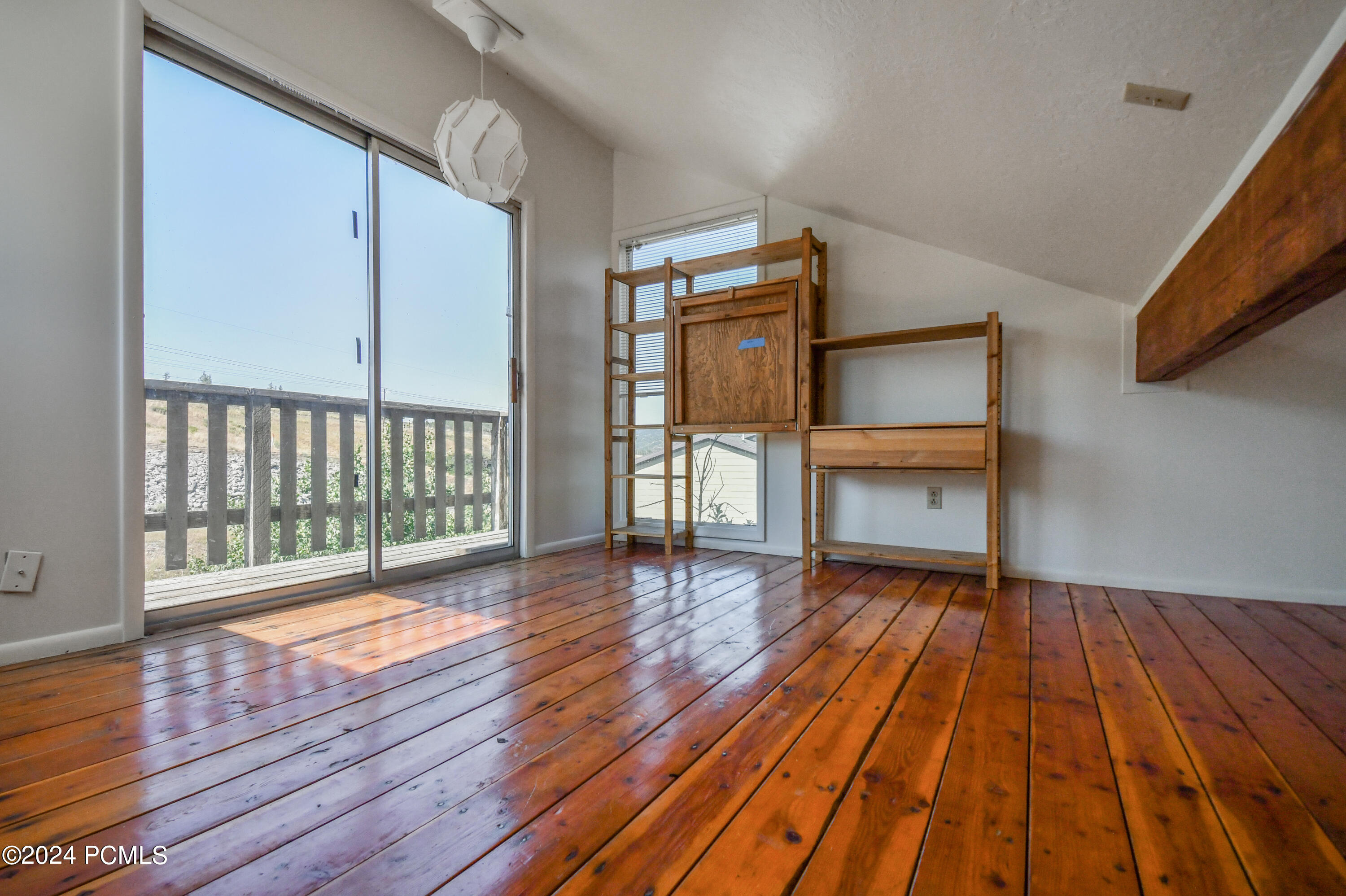 4553 W Balsam