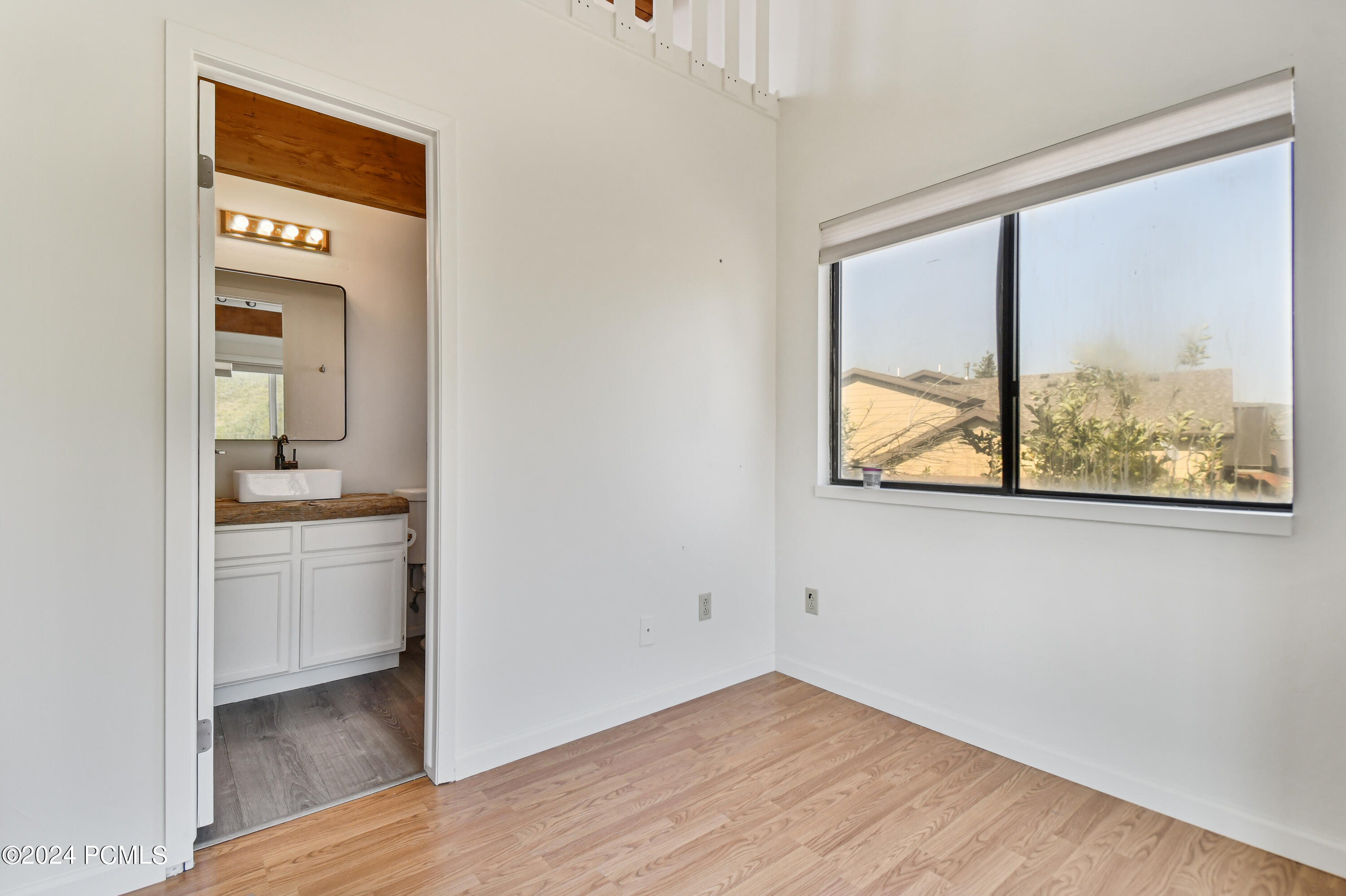 4553 W Balsam