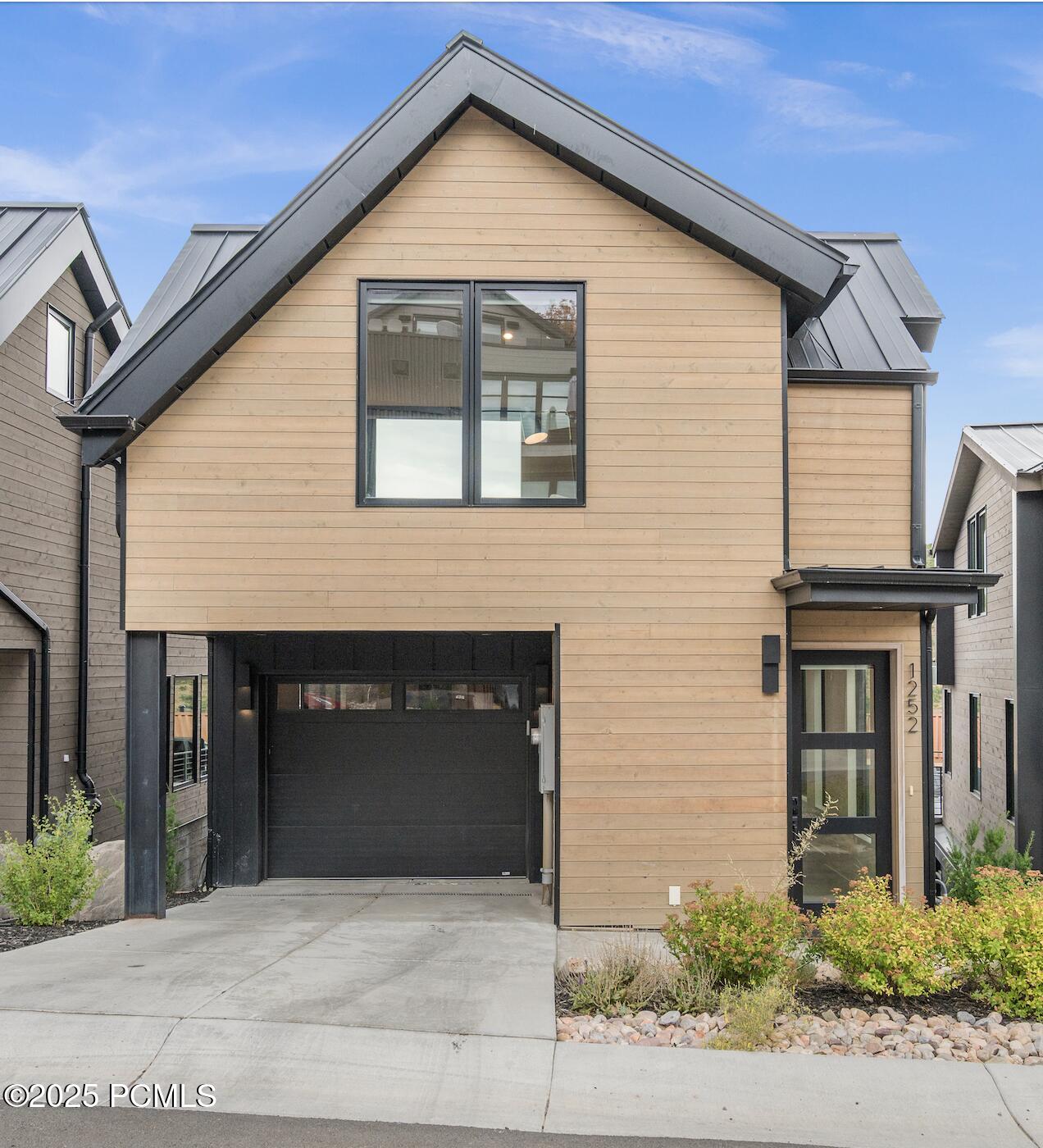 1252 Rothwell Road