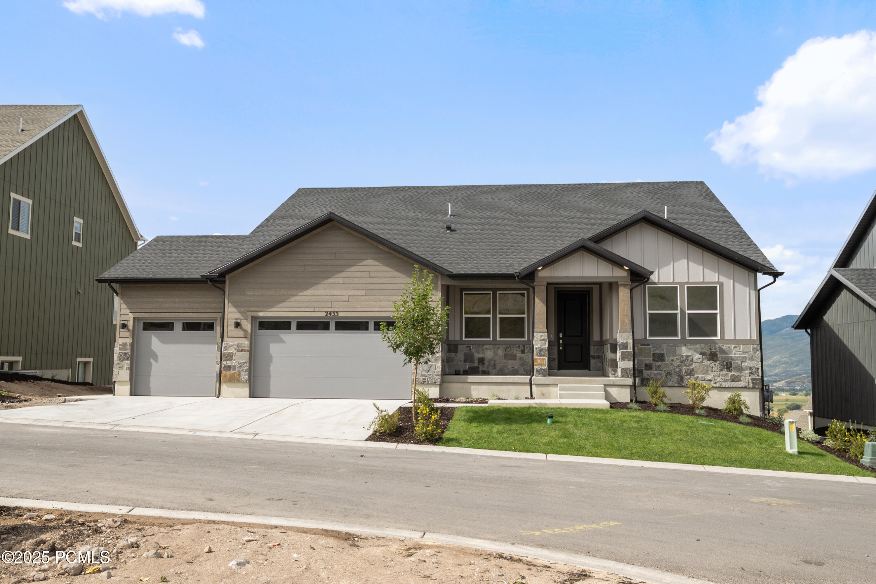 2455 N Meadowside Way