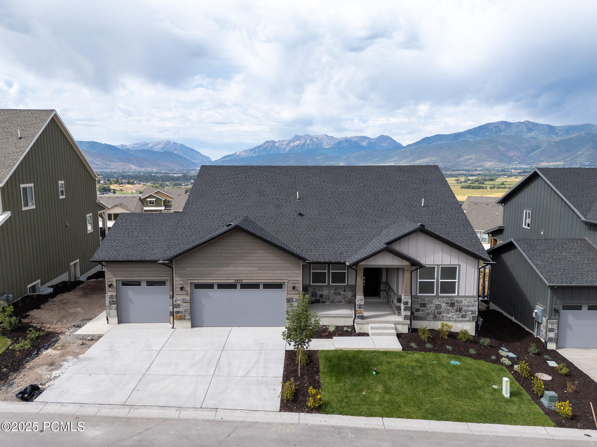 2455 N Meadowside Way