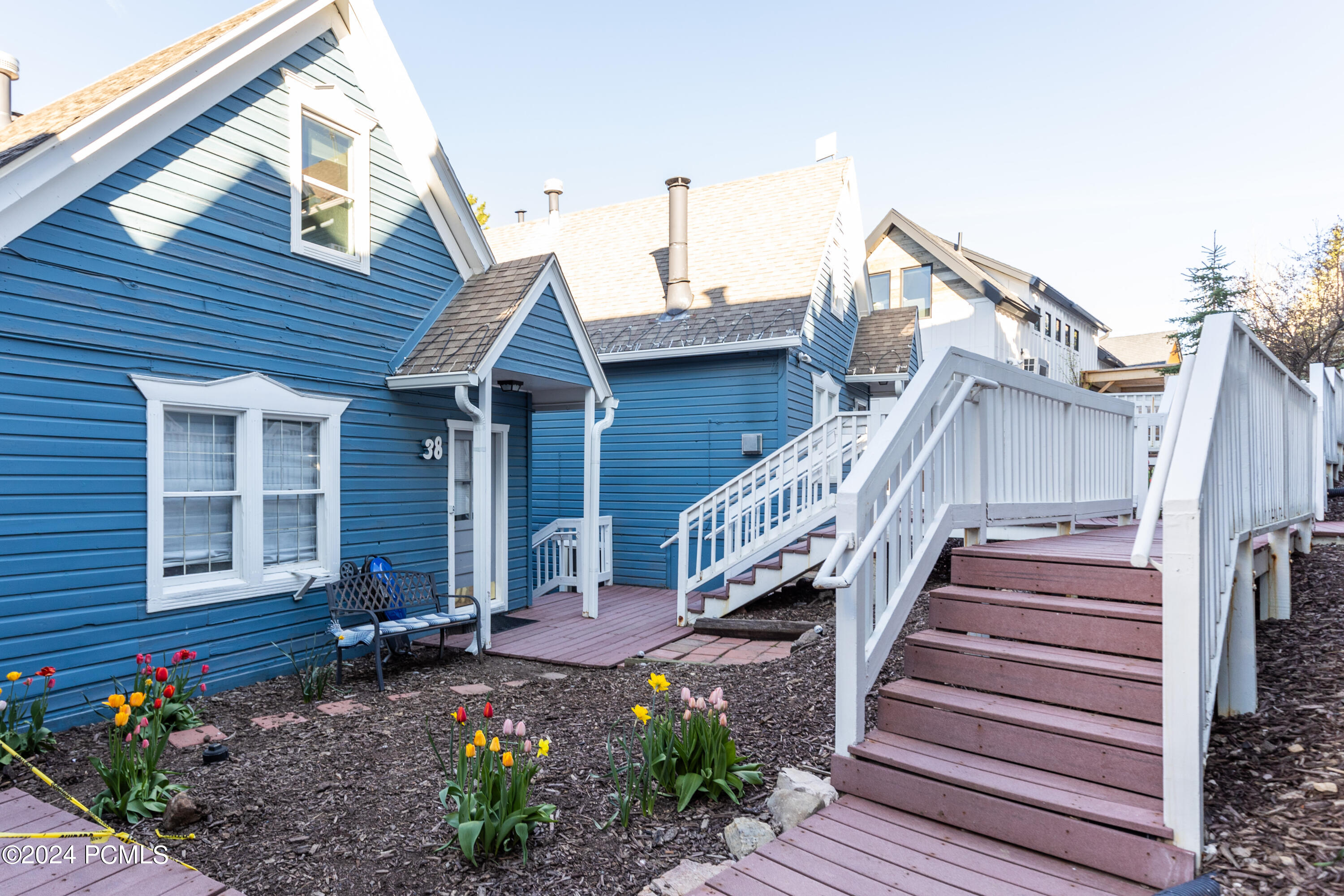 1150 Empire Avenue, 33