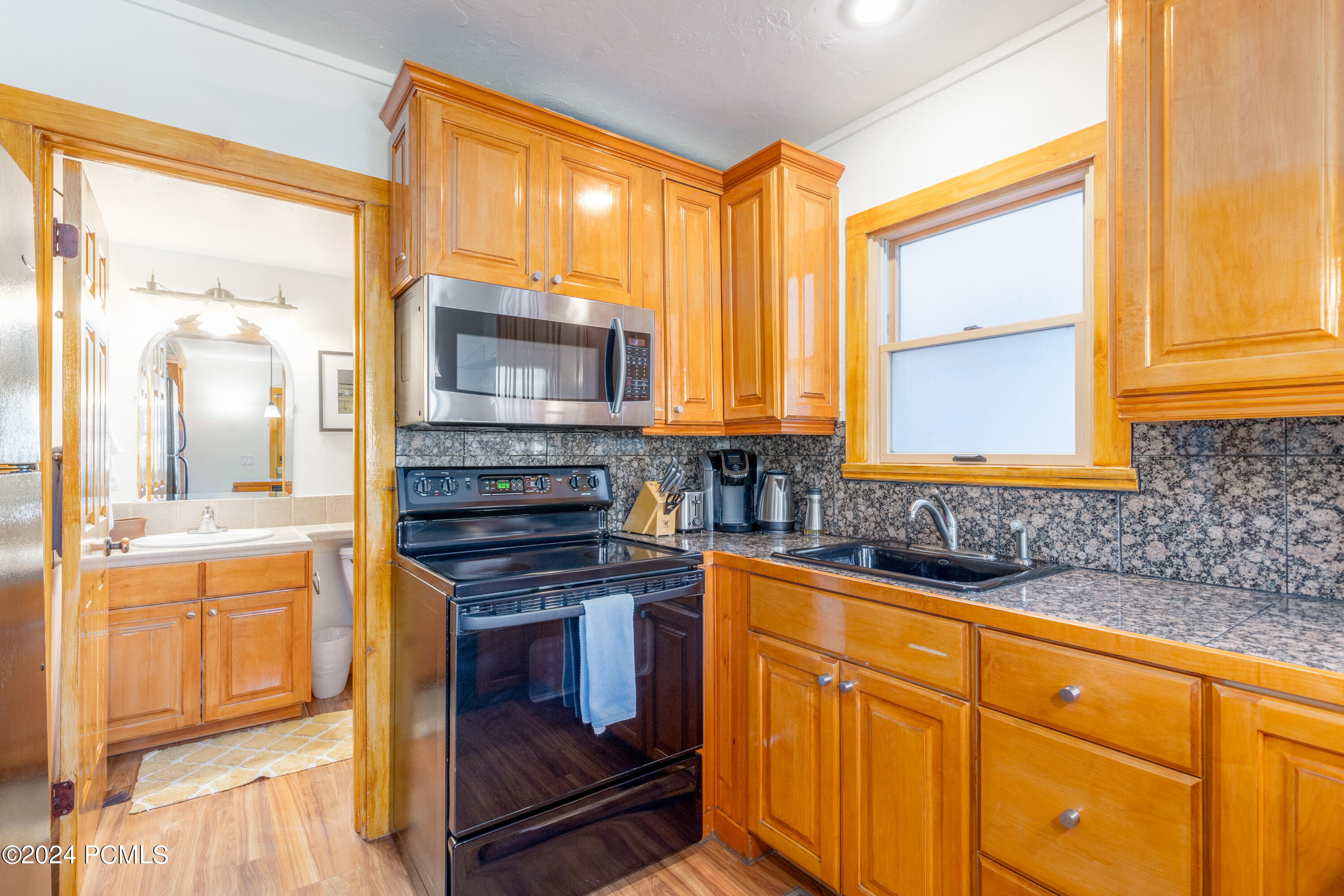 1150 Empire Avenue, 33