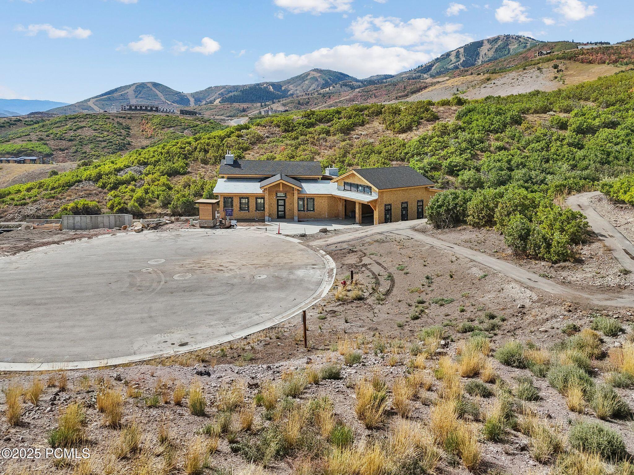 2058 W Capricorn Court