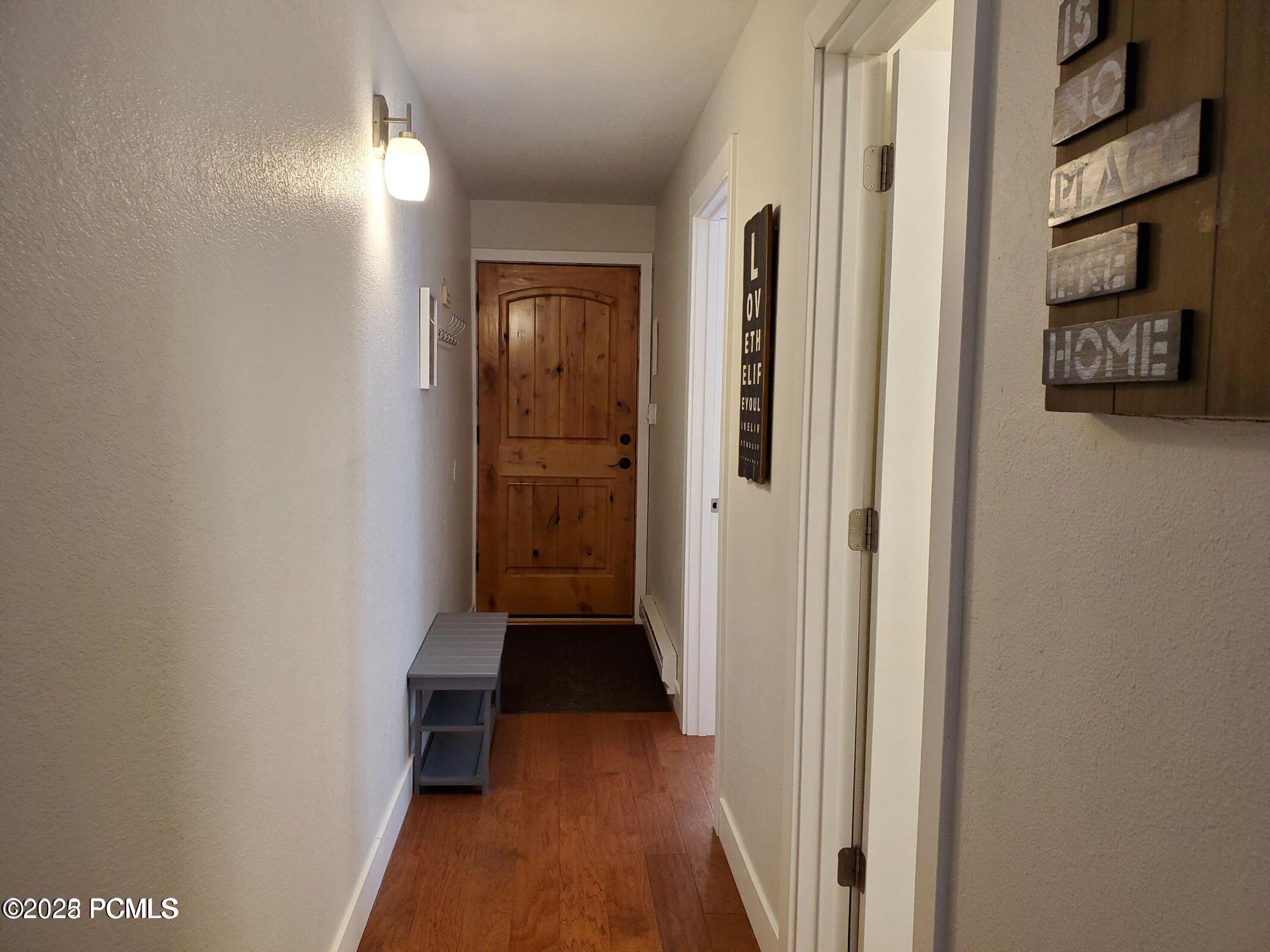 1530 Empire Avenue, 200