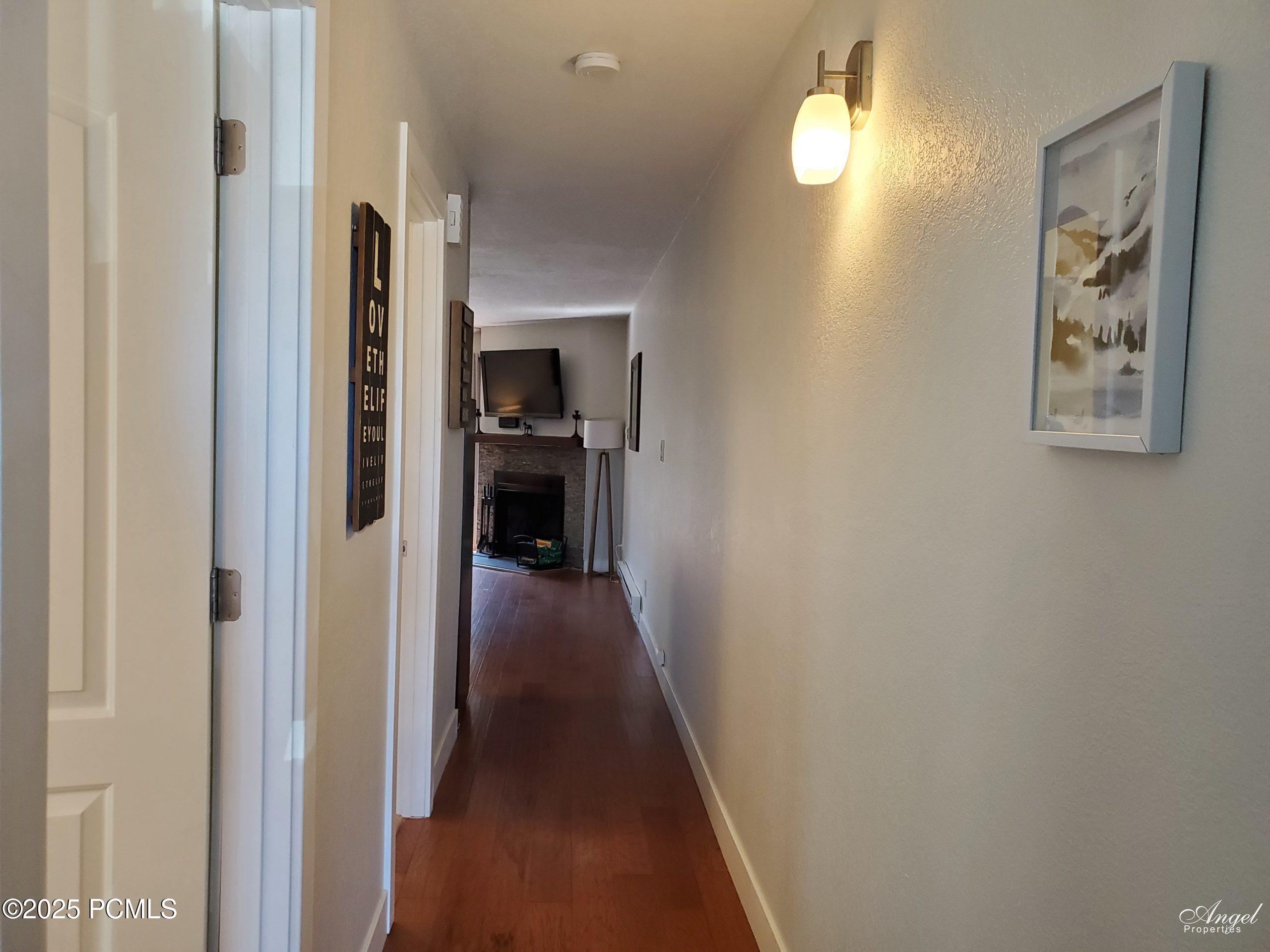 1530 Empire Avenue, 200