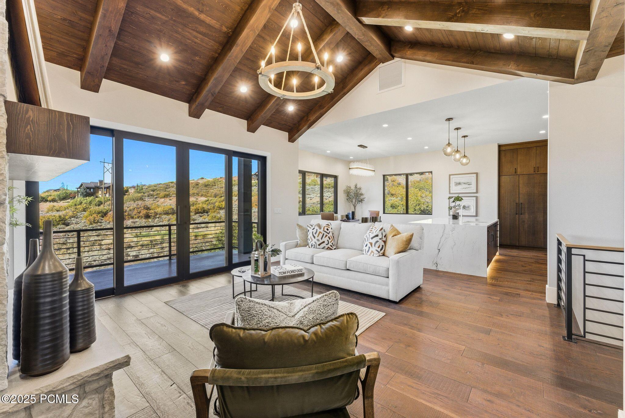 1385 E Lasso Trail