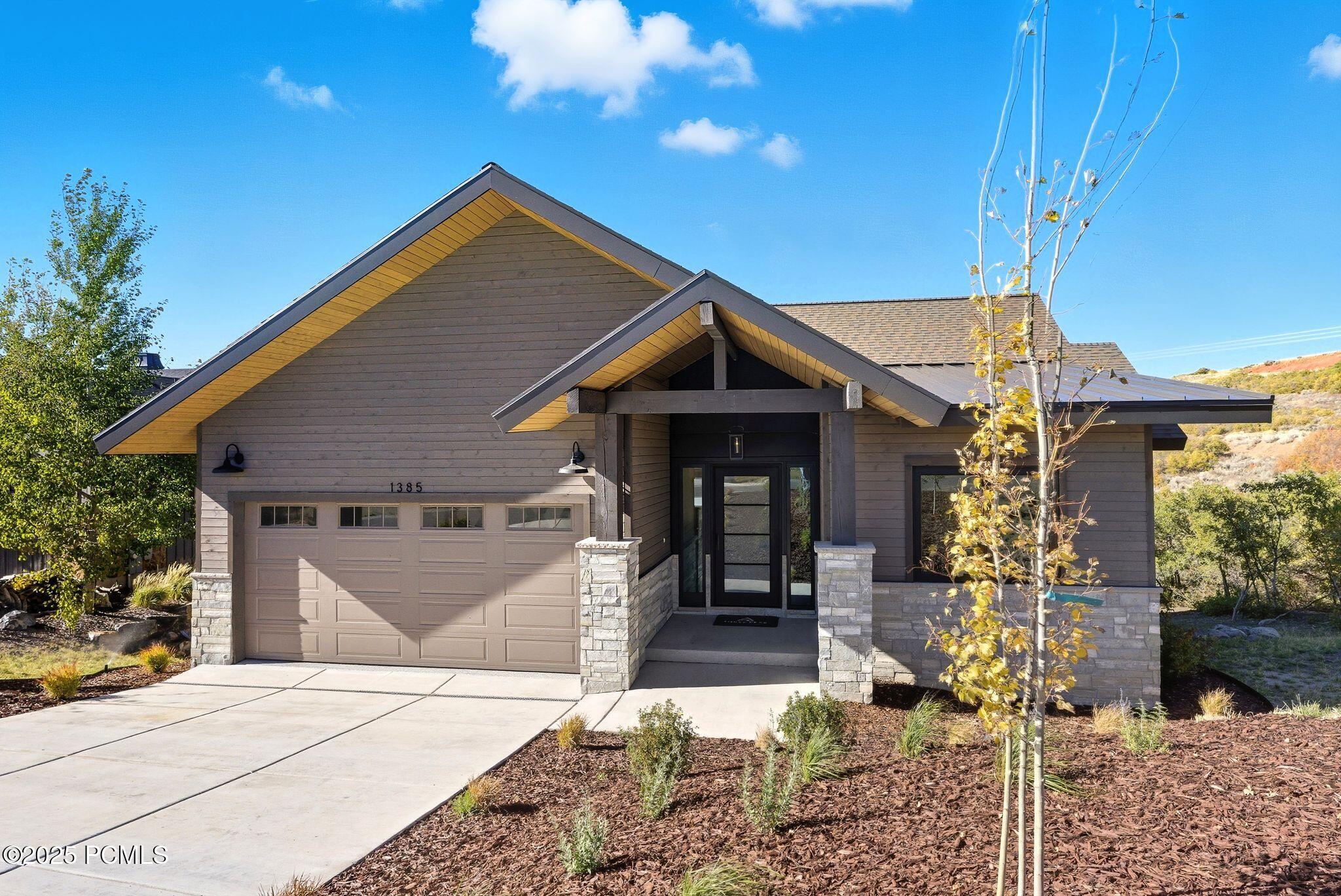1385 E Lasso Trail