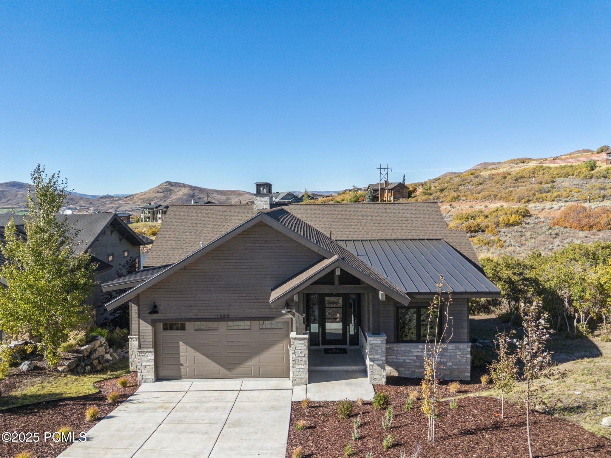 1385 E Lasso Trail