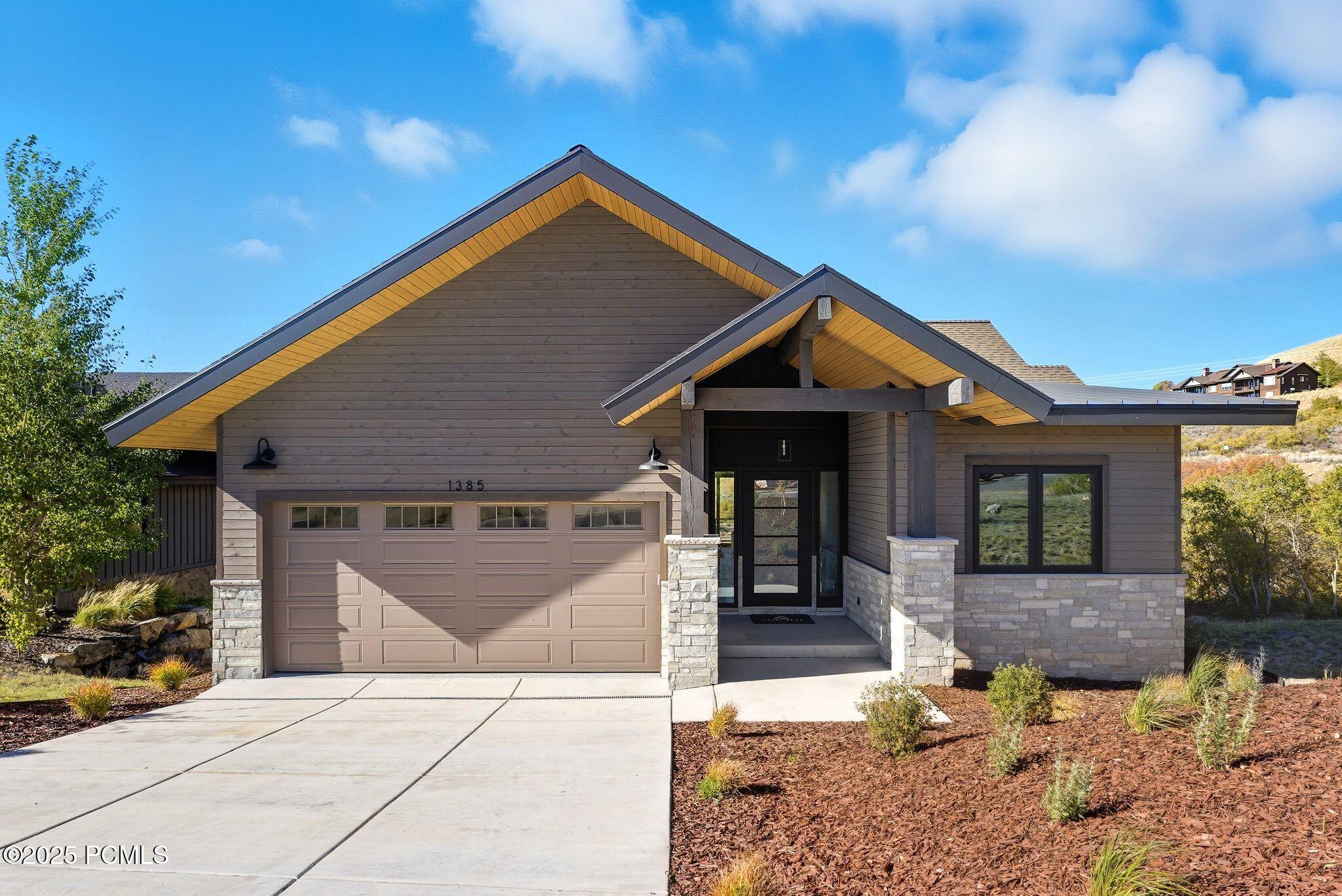 1385 E Lasso Trail