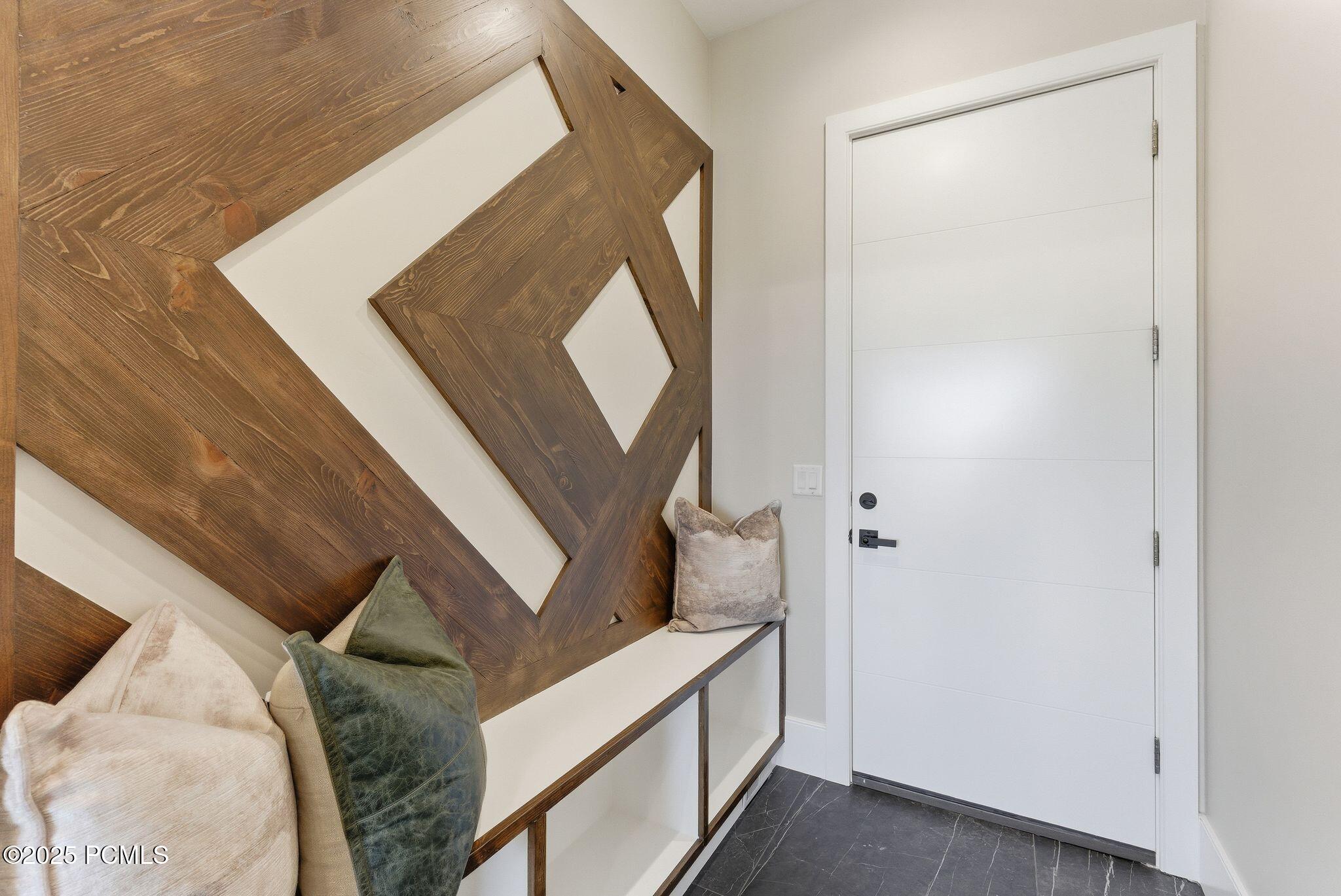 1385 E Lasso Trail