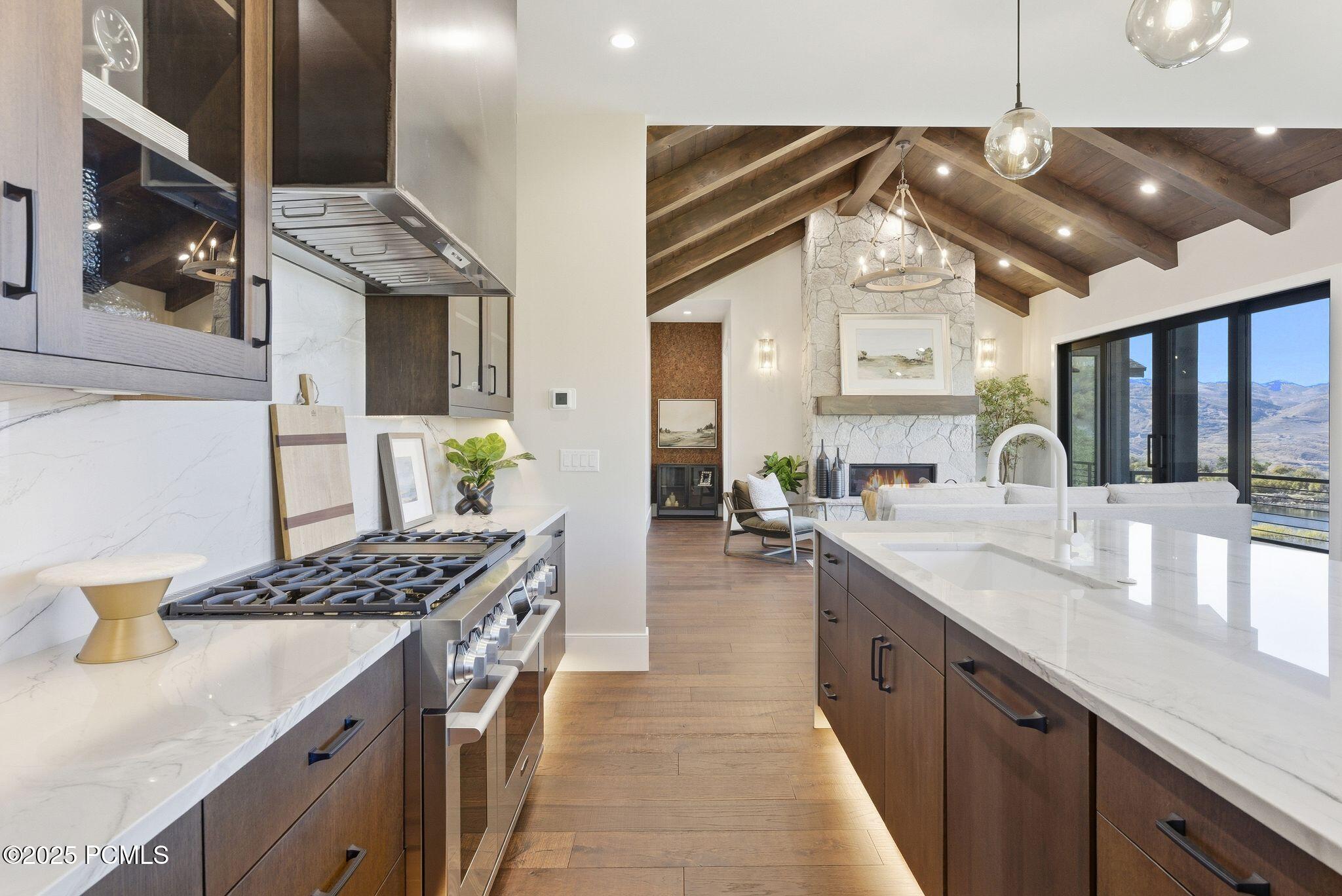 1385 E Lasso Trail