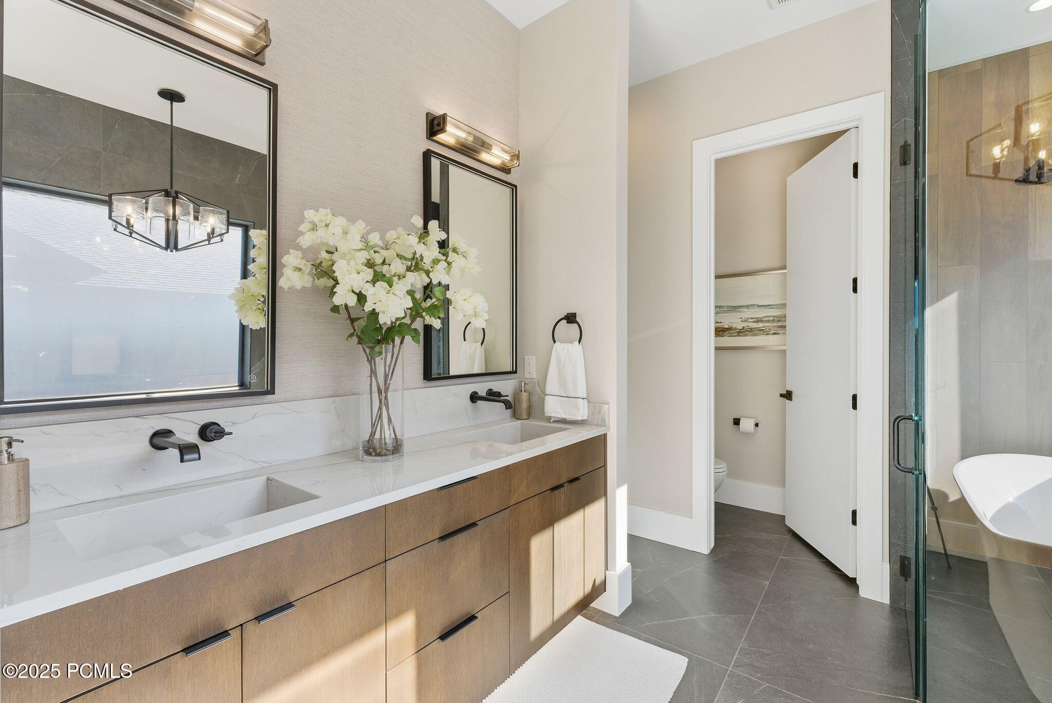 1385 E Lasso Trail