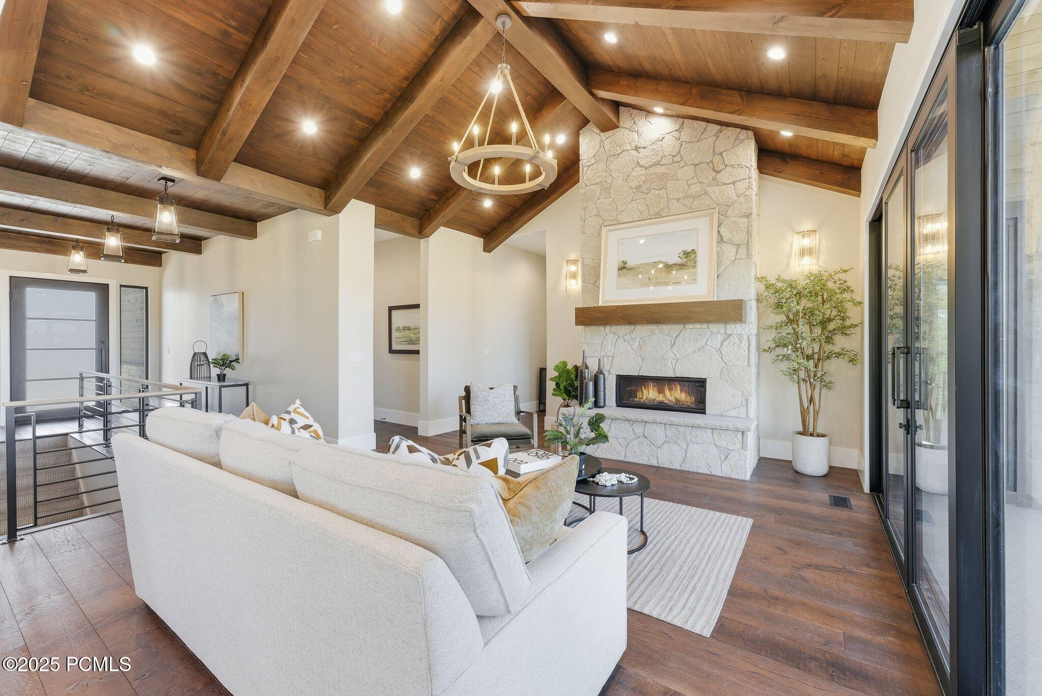 1385 E Lasso Trail