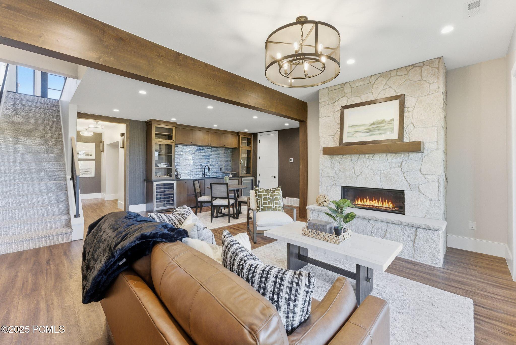 1385 E Lasso Trail